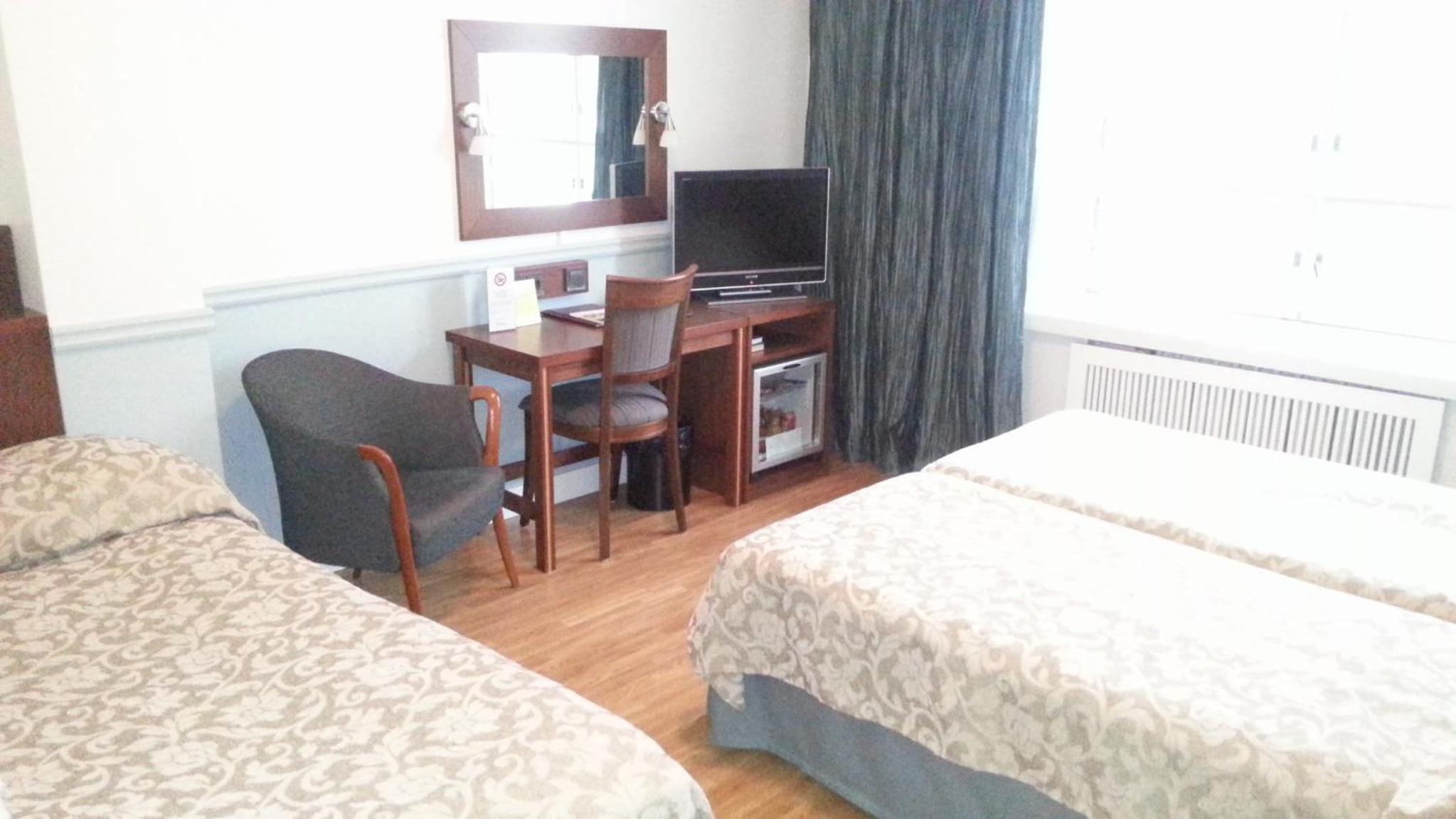 Comfort Twin Room thumbnail 5