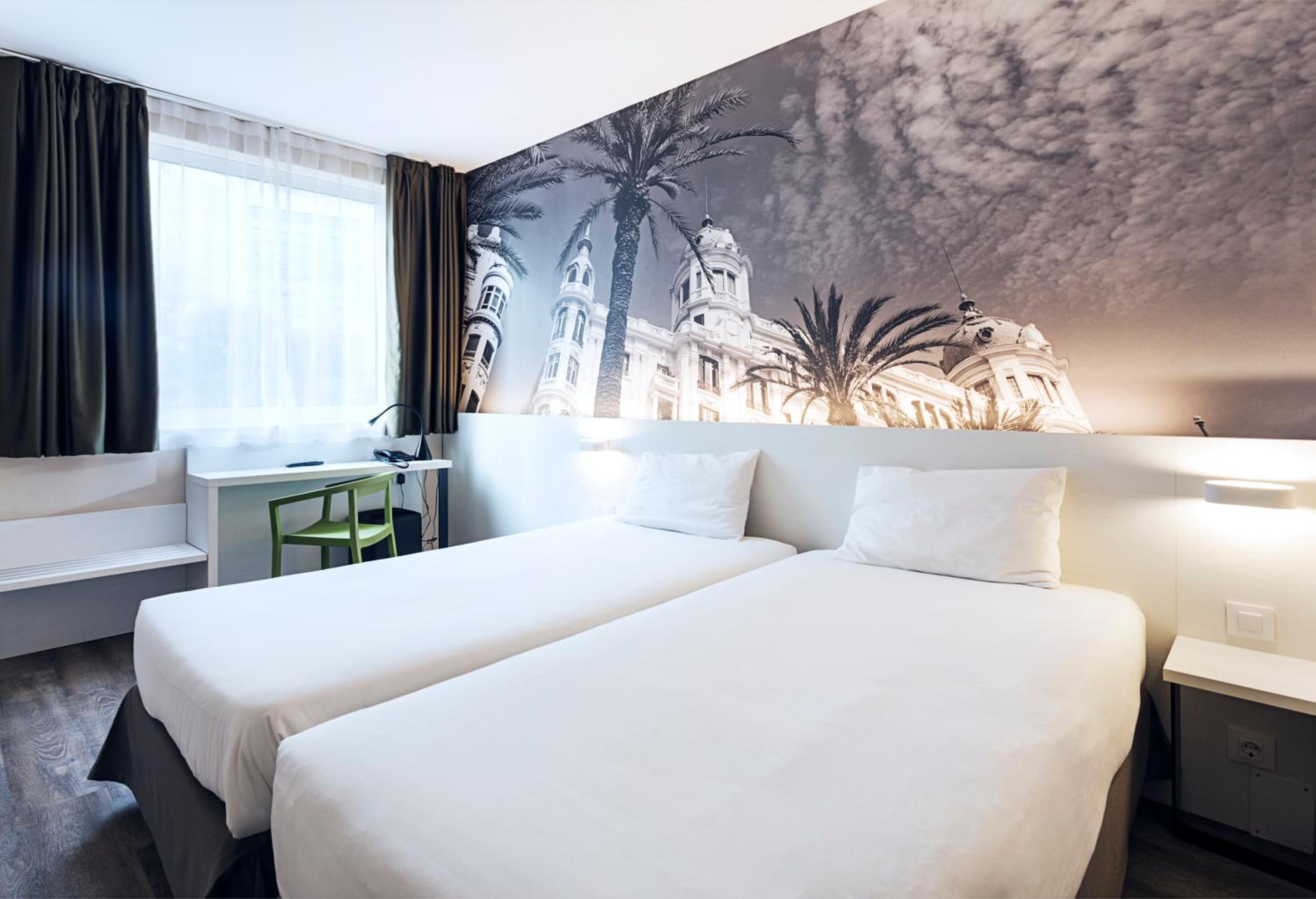 Twin Room - Photo 1