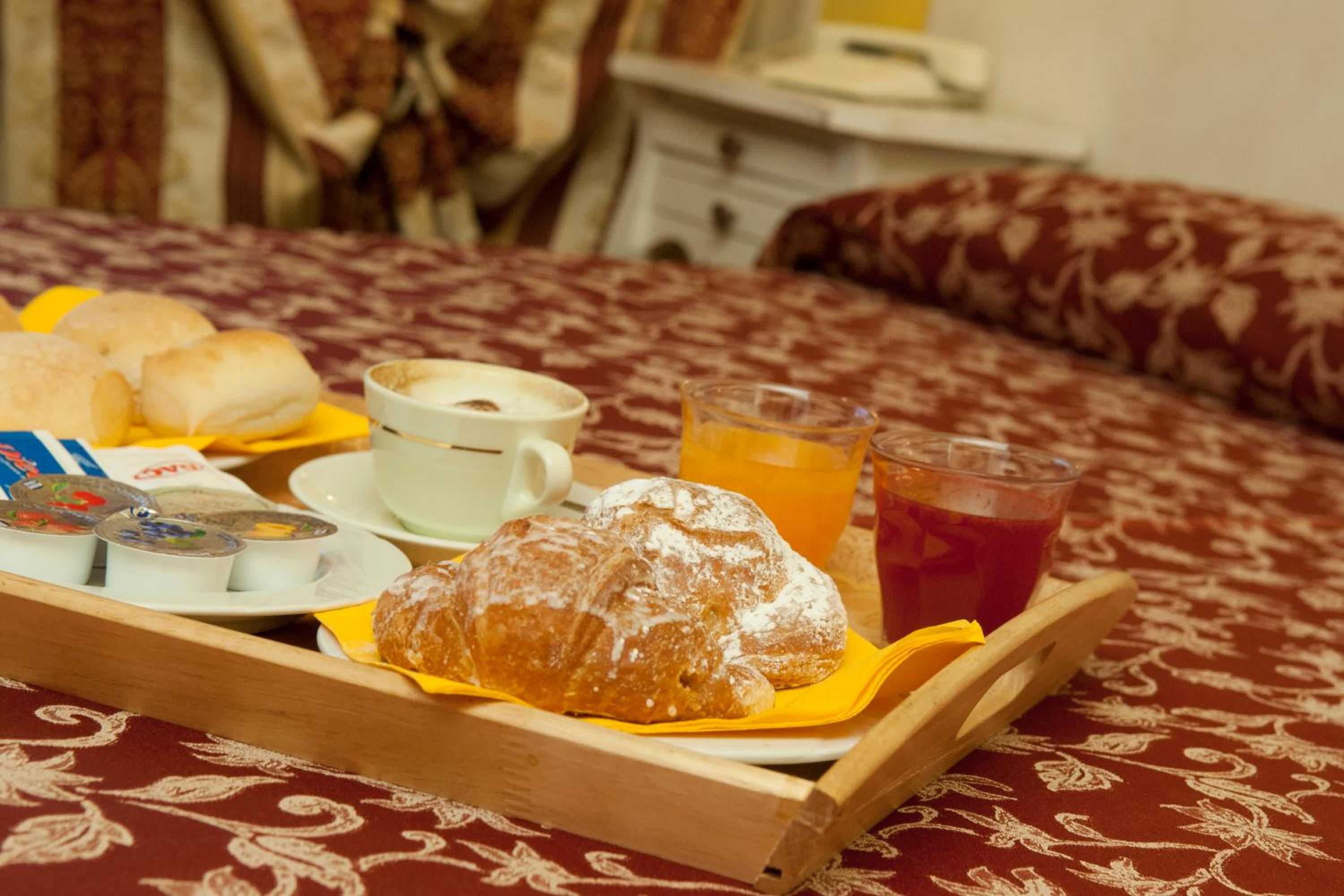 Double Room - Photo 5