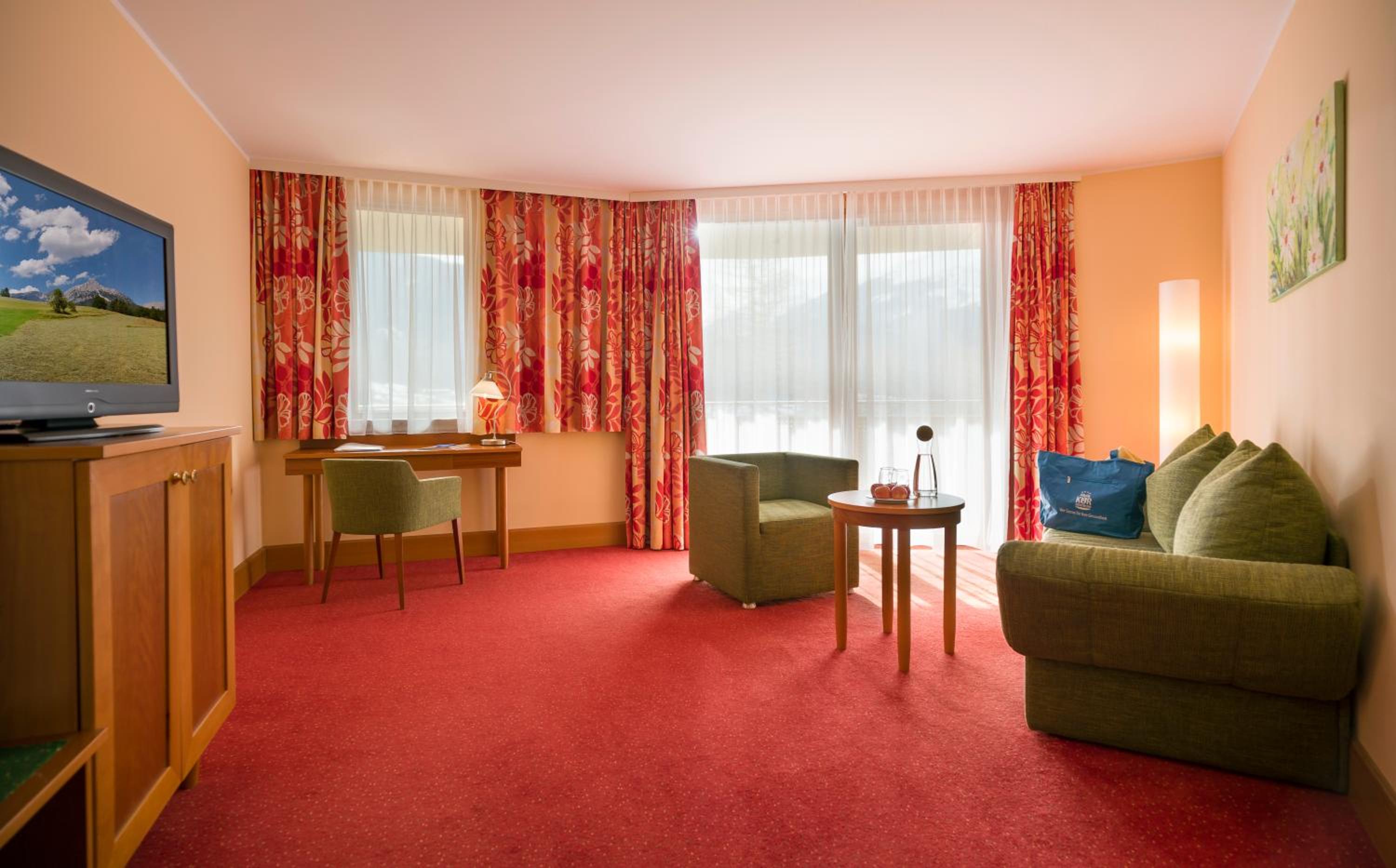 Suite - Photo 3