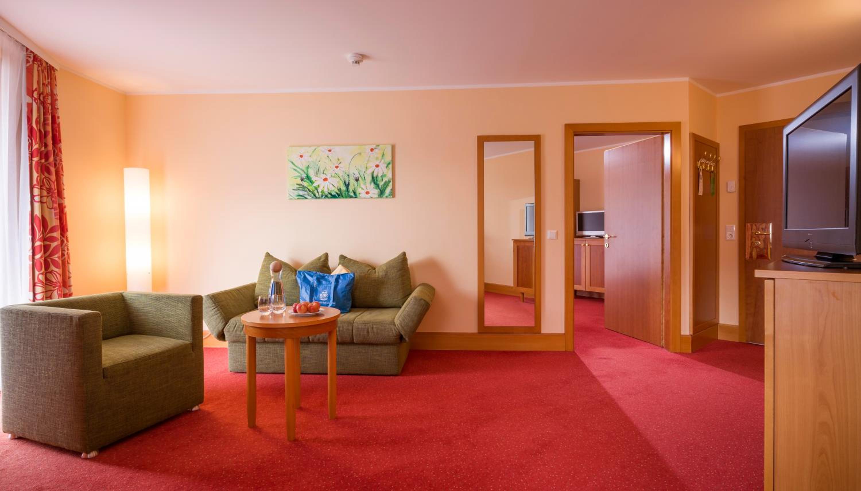 Suite - Photo 1