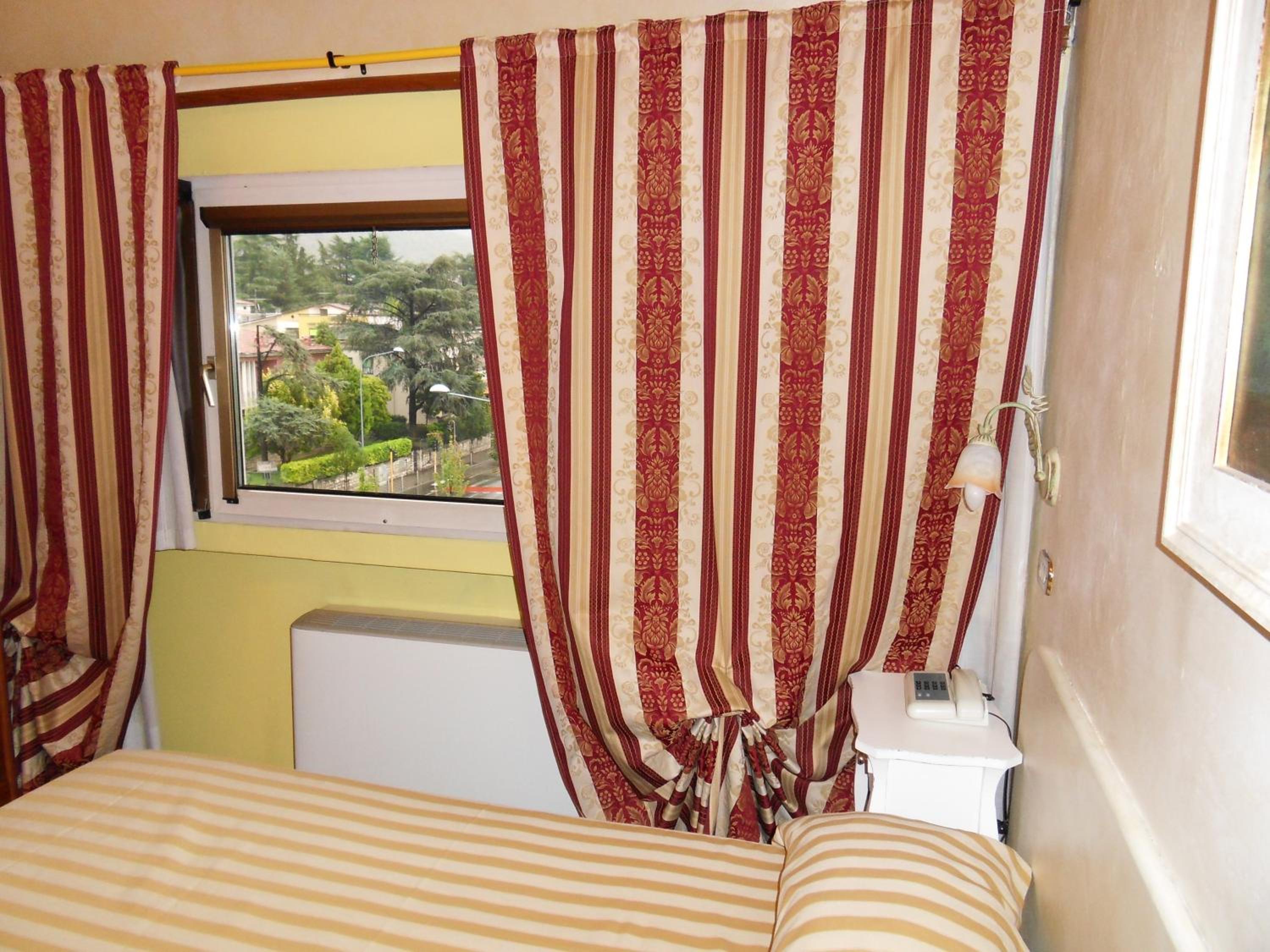Twin Room - Photo 4