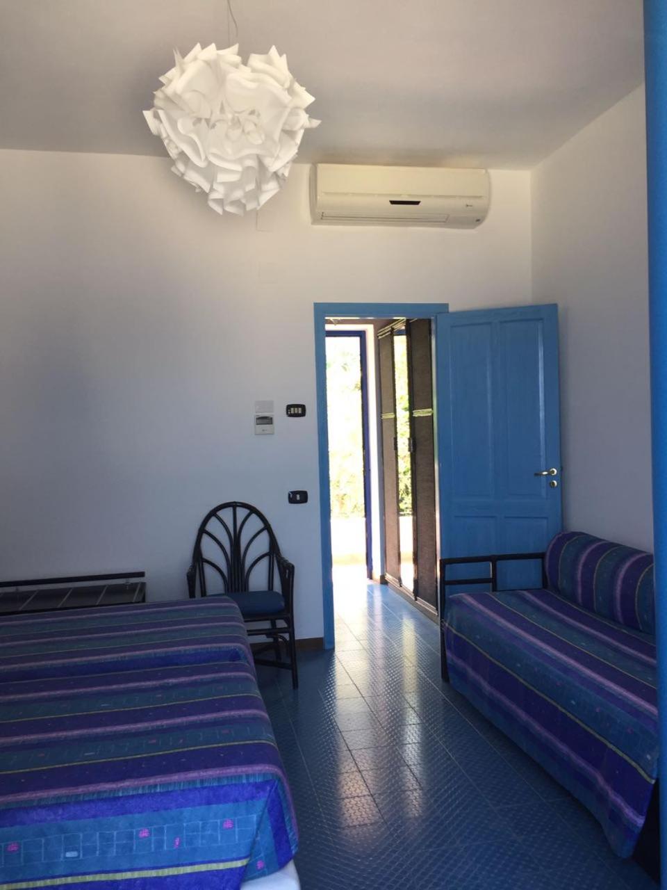Standard Triple Room with Sea View - Photo 3