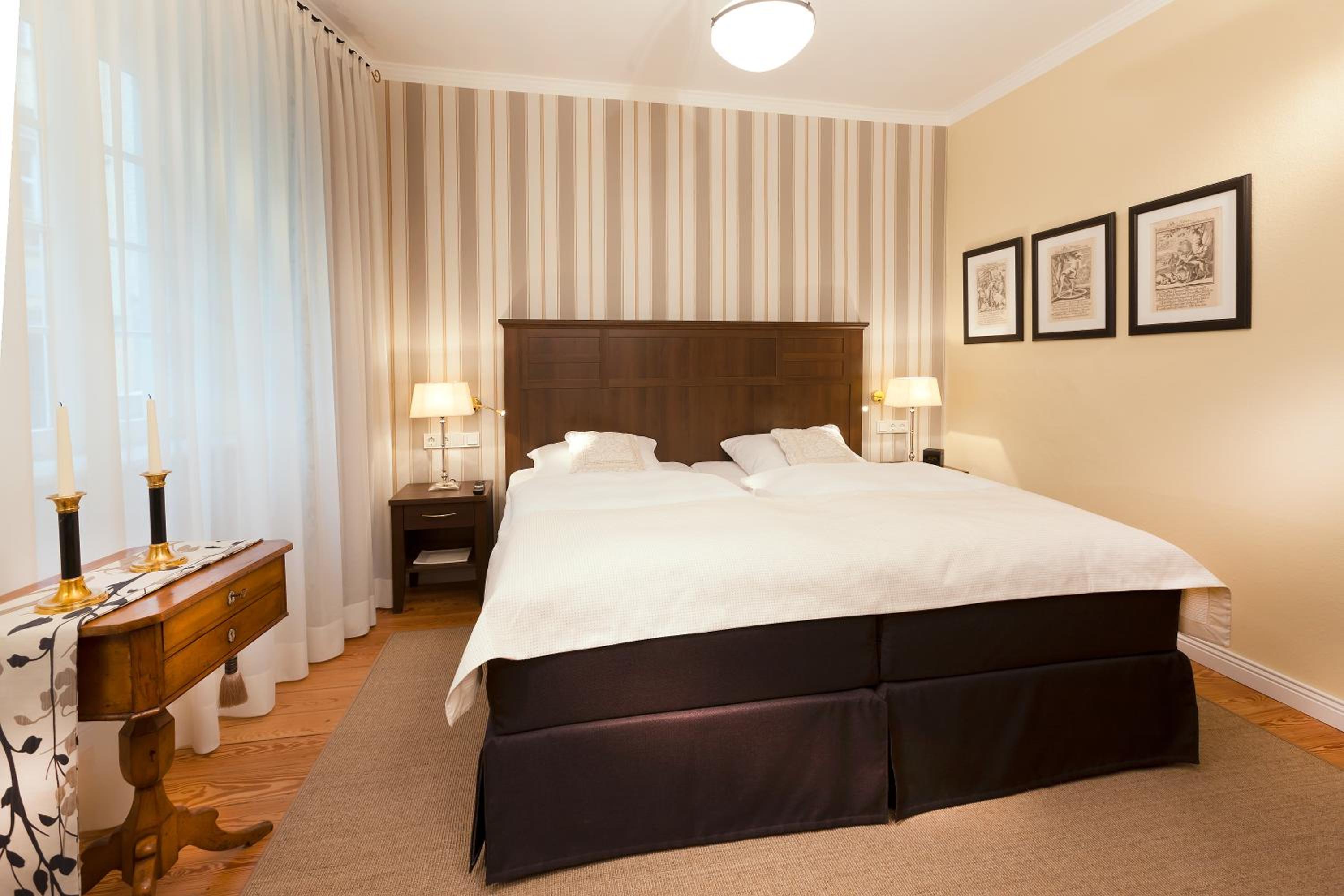 Suite with Kingsize-Bed in Dependance - Photo 10