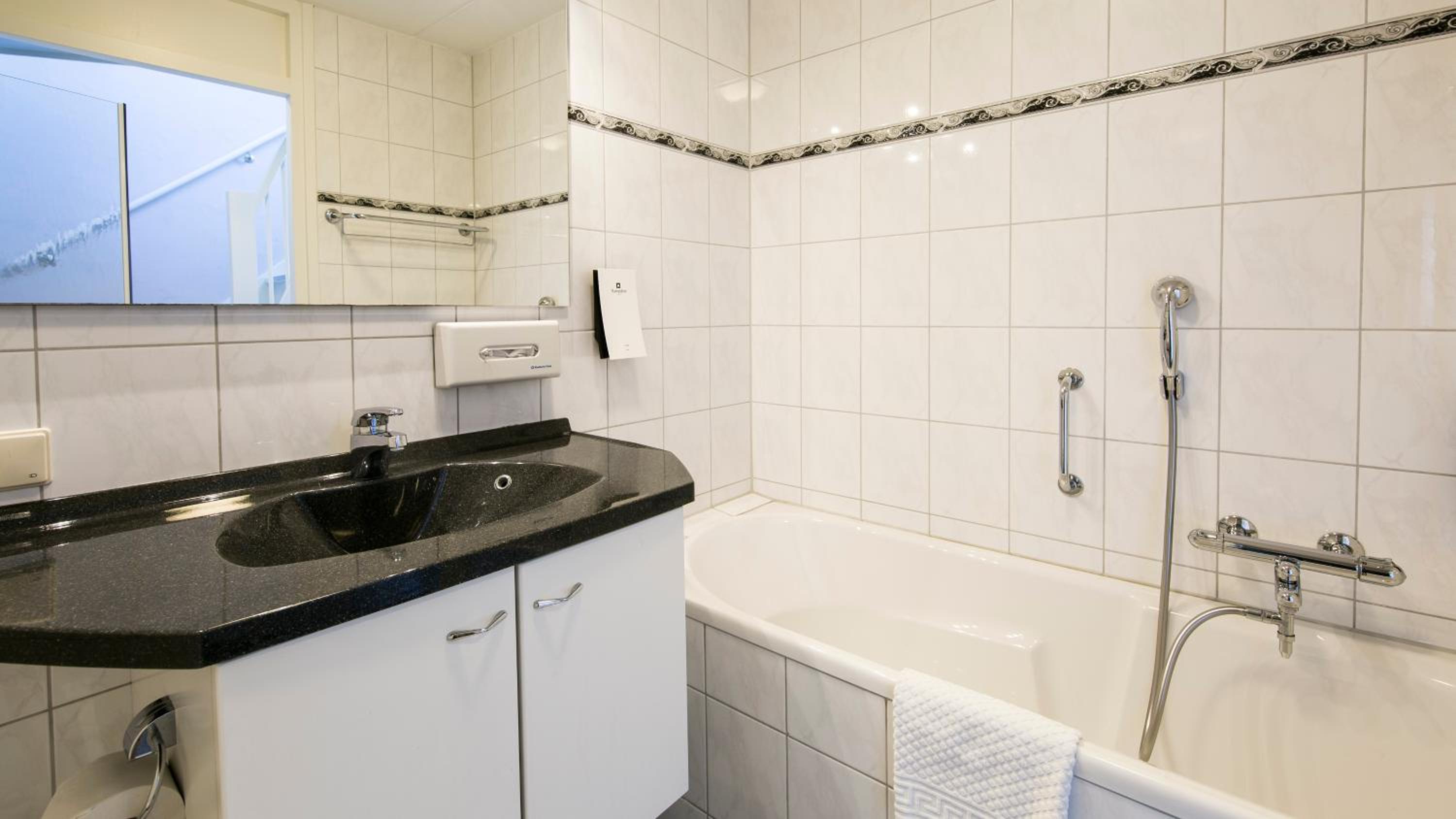 Twin Room with Shower photo 3