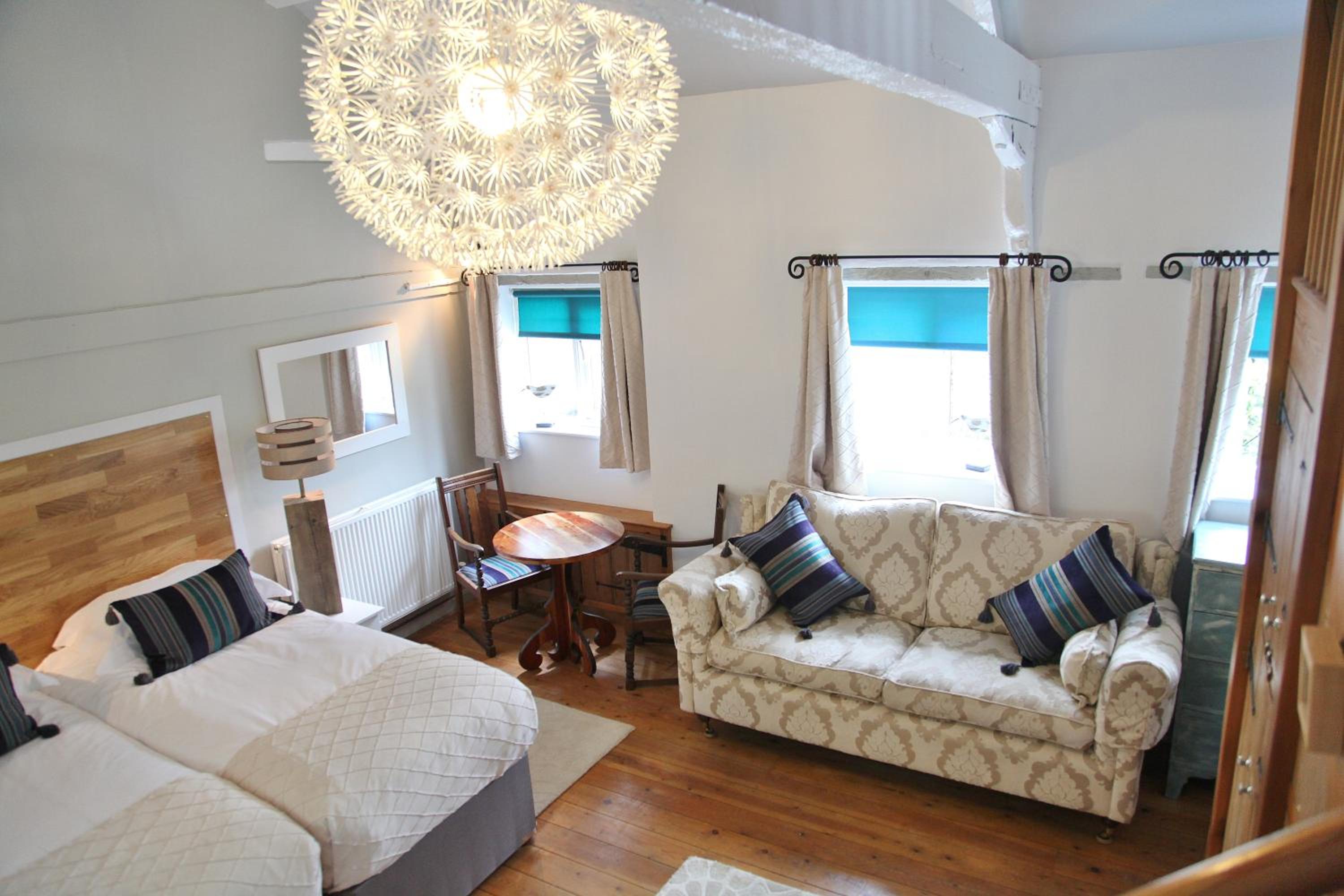 Large Double or Twin Room - Photo 5