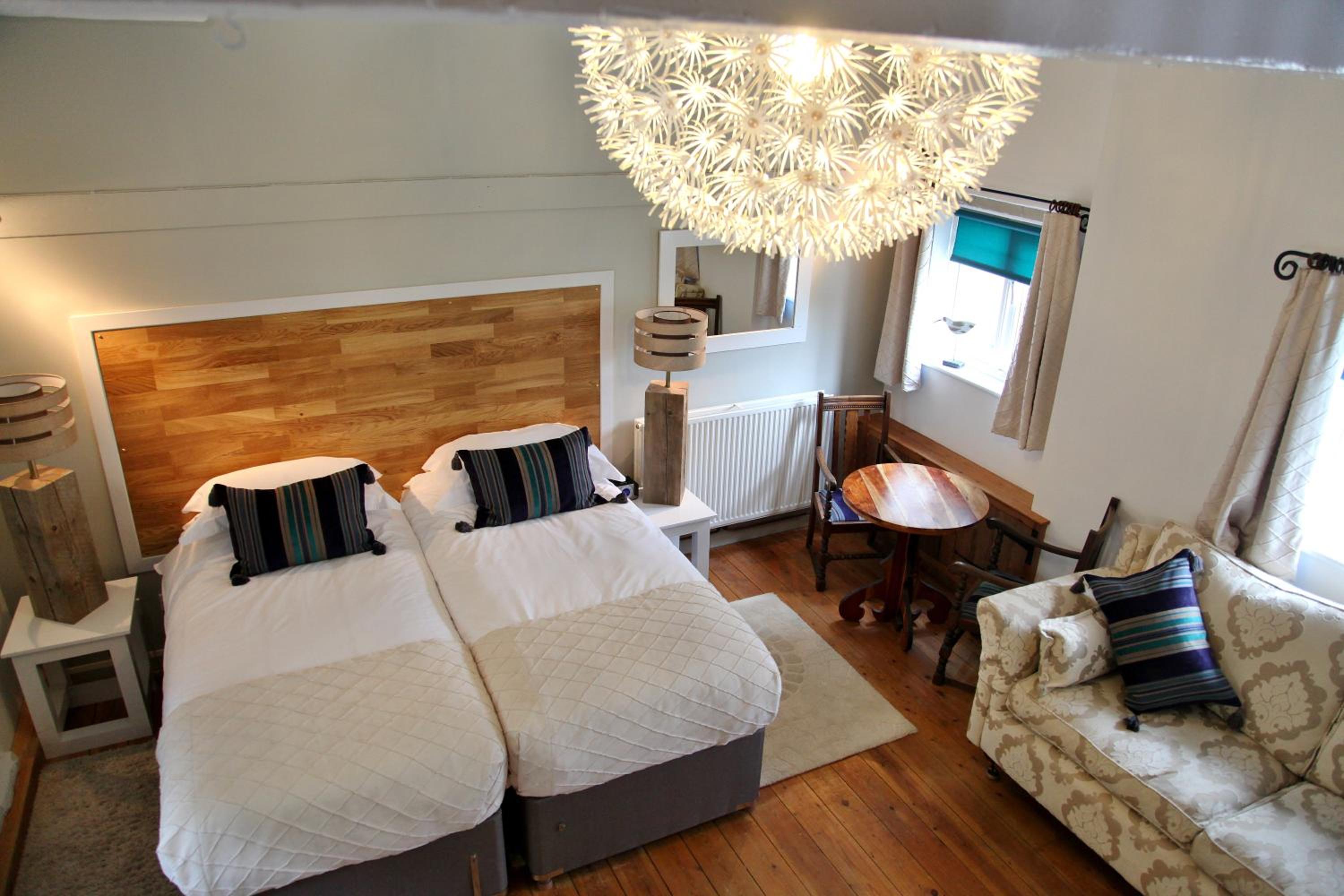 Large Double or Twin Room - Photo 4