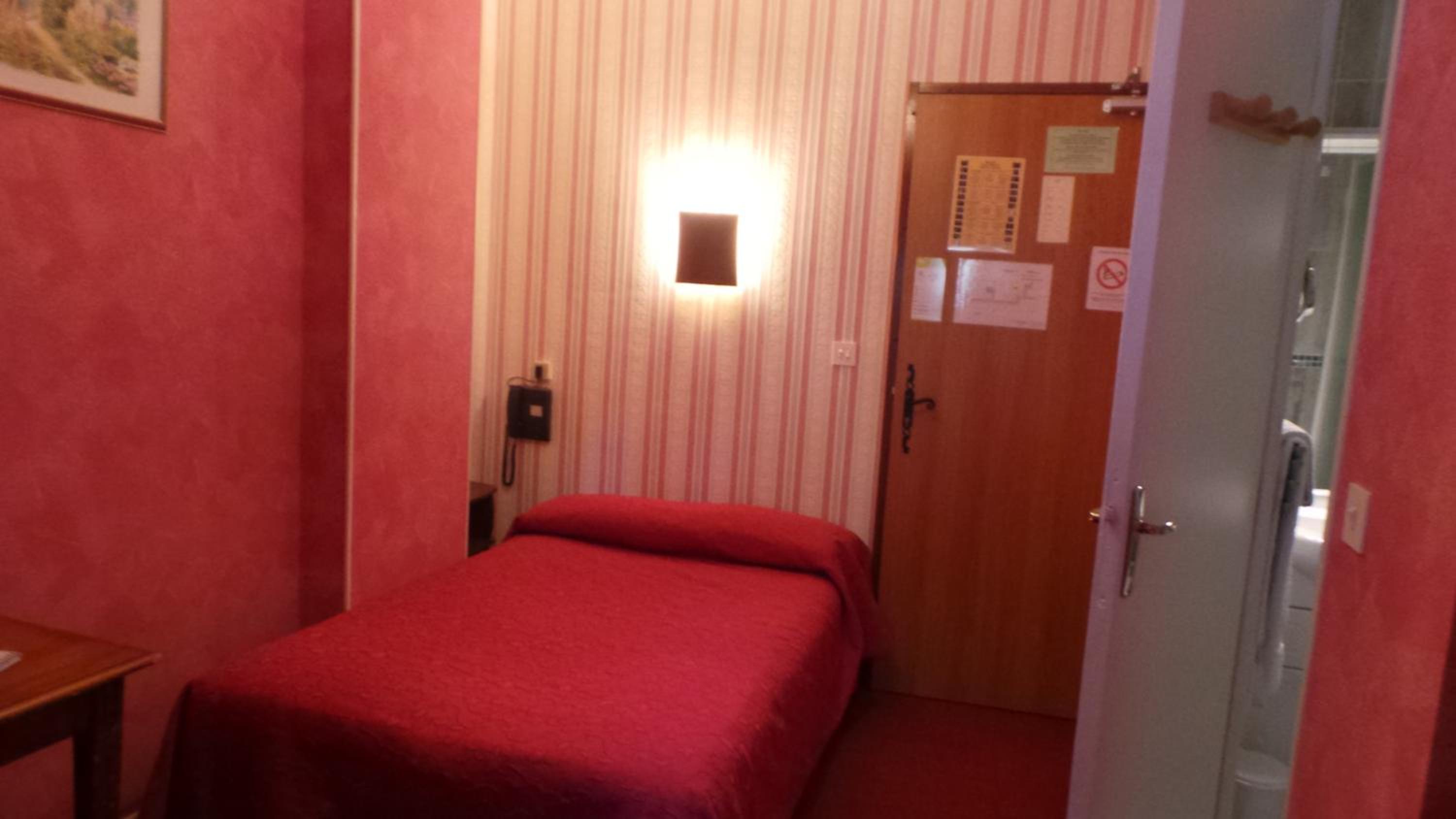 Single Room photo 2