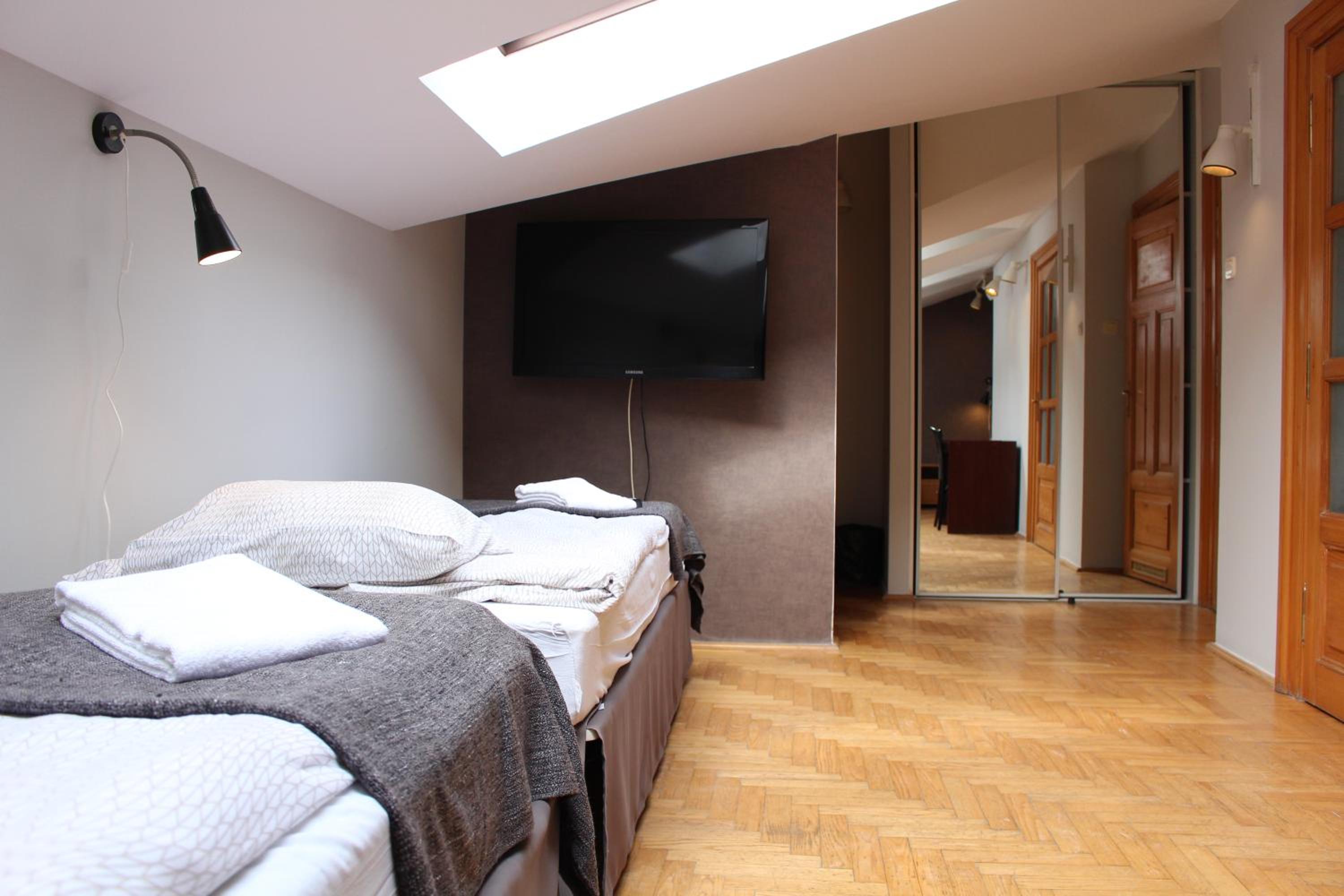 Studio Apartment with Kitchenette (4 Adults) - Photo 4