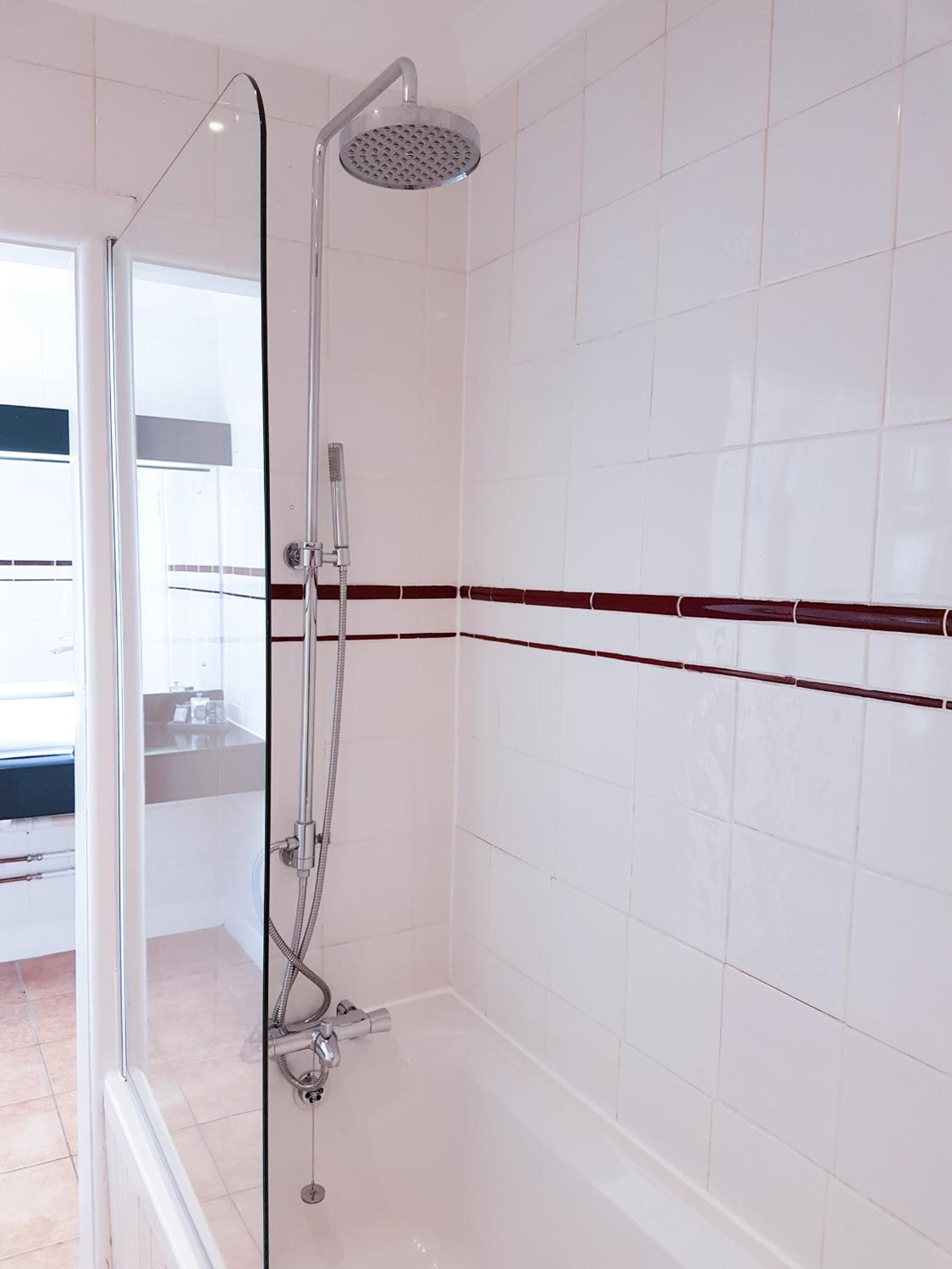 Double Room with Balcony and Sea View - Photo 4