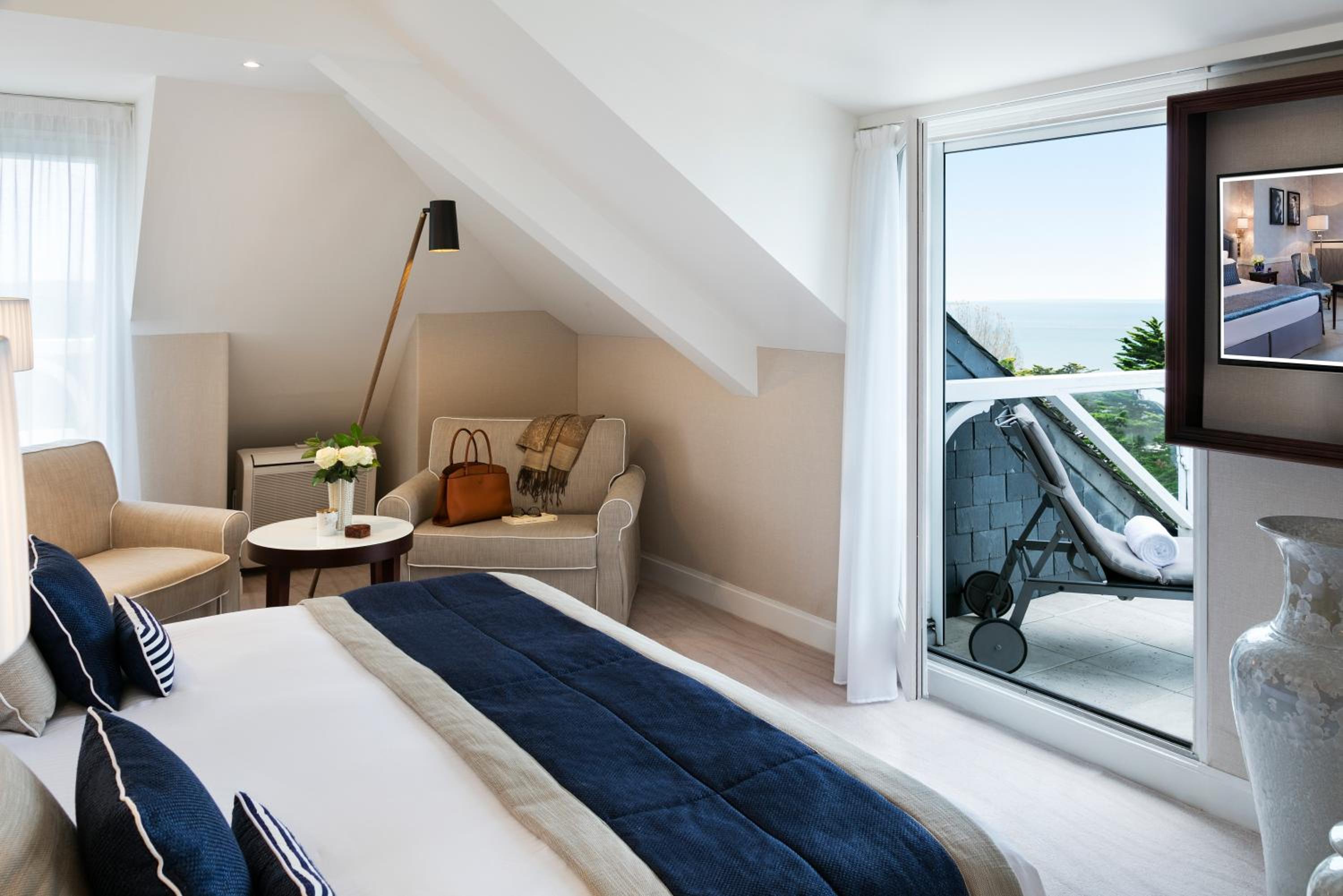 Deluxe Suite with Sea View