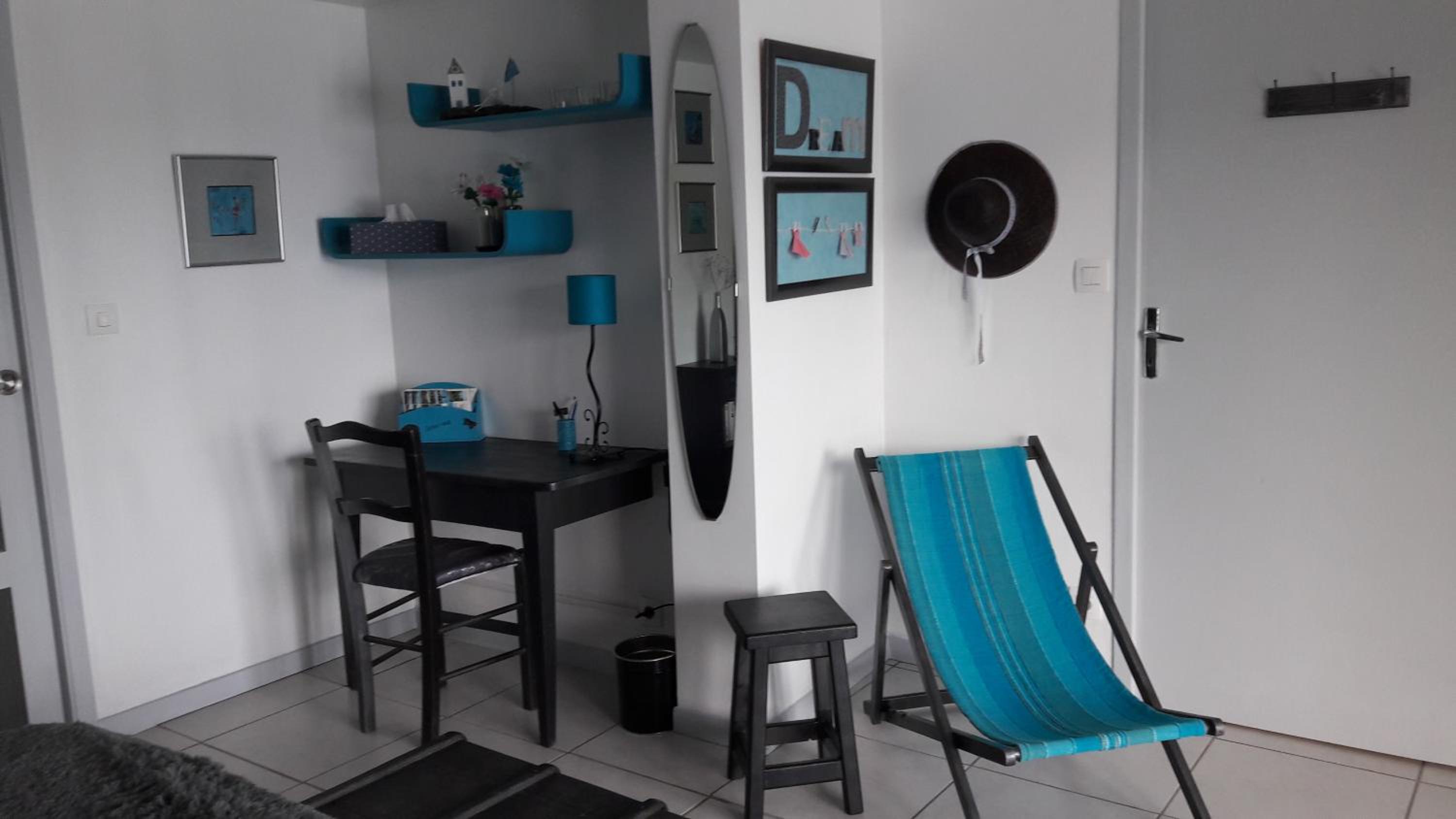Double Room with Pool View - Photo 6