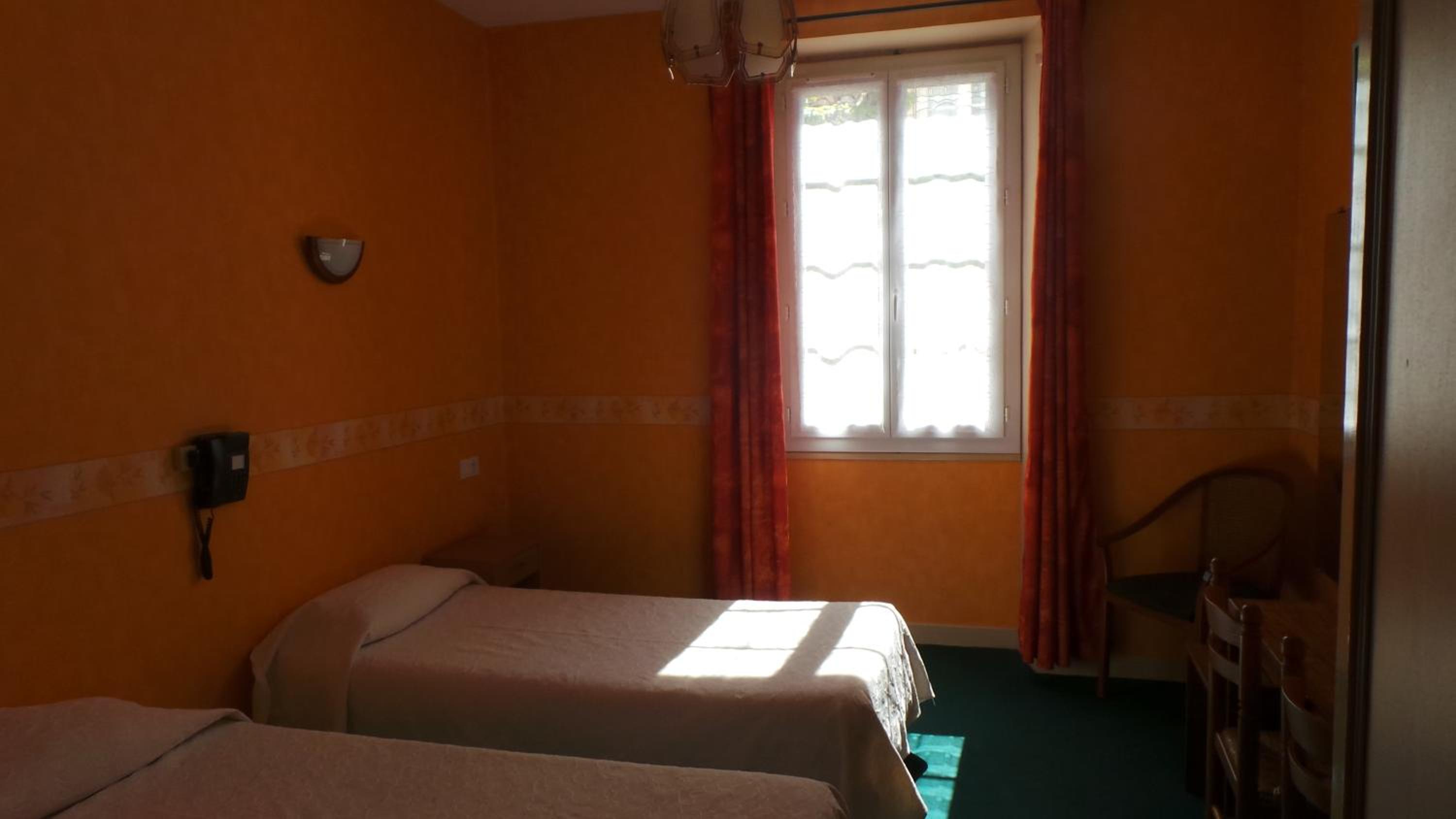 Twin Room - Photo 5