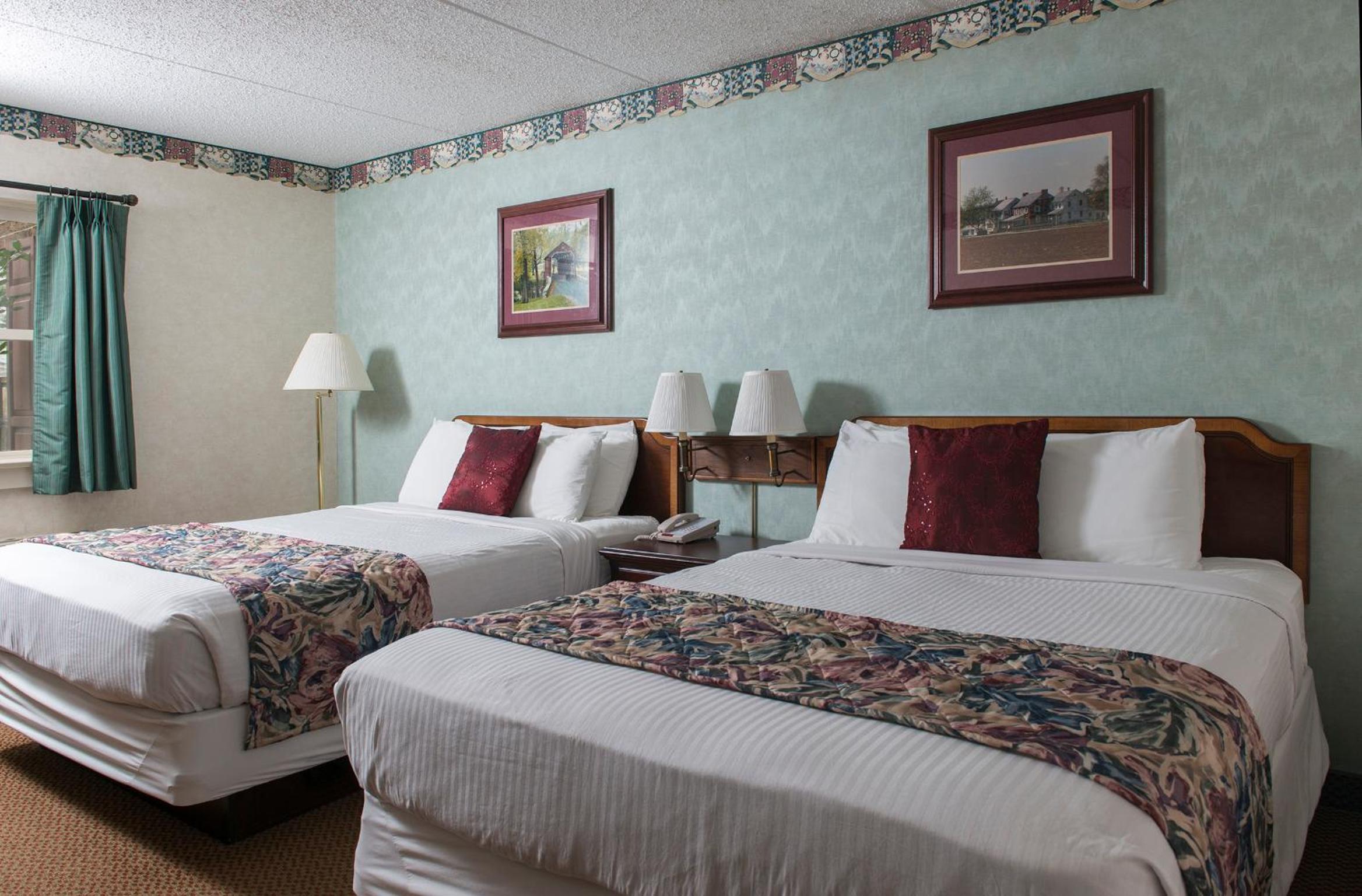 Standard Queen Room with Two Queen Beds photo 1