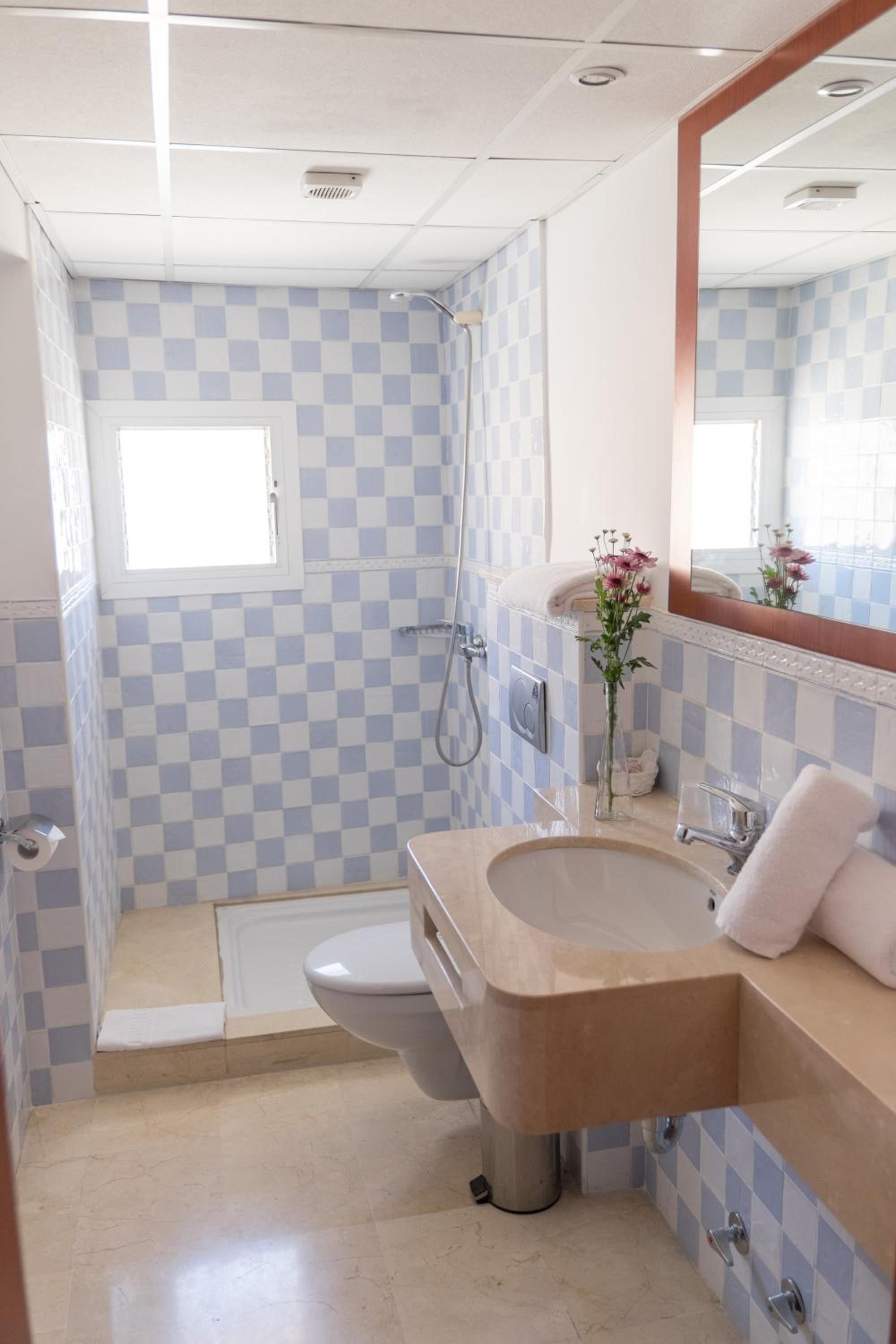 Double or Twin Room - Photo 41