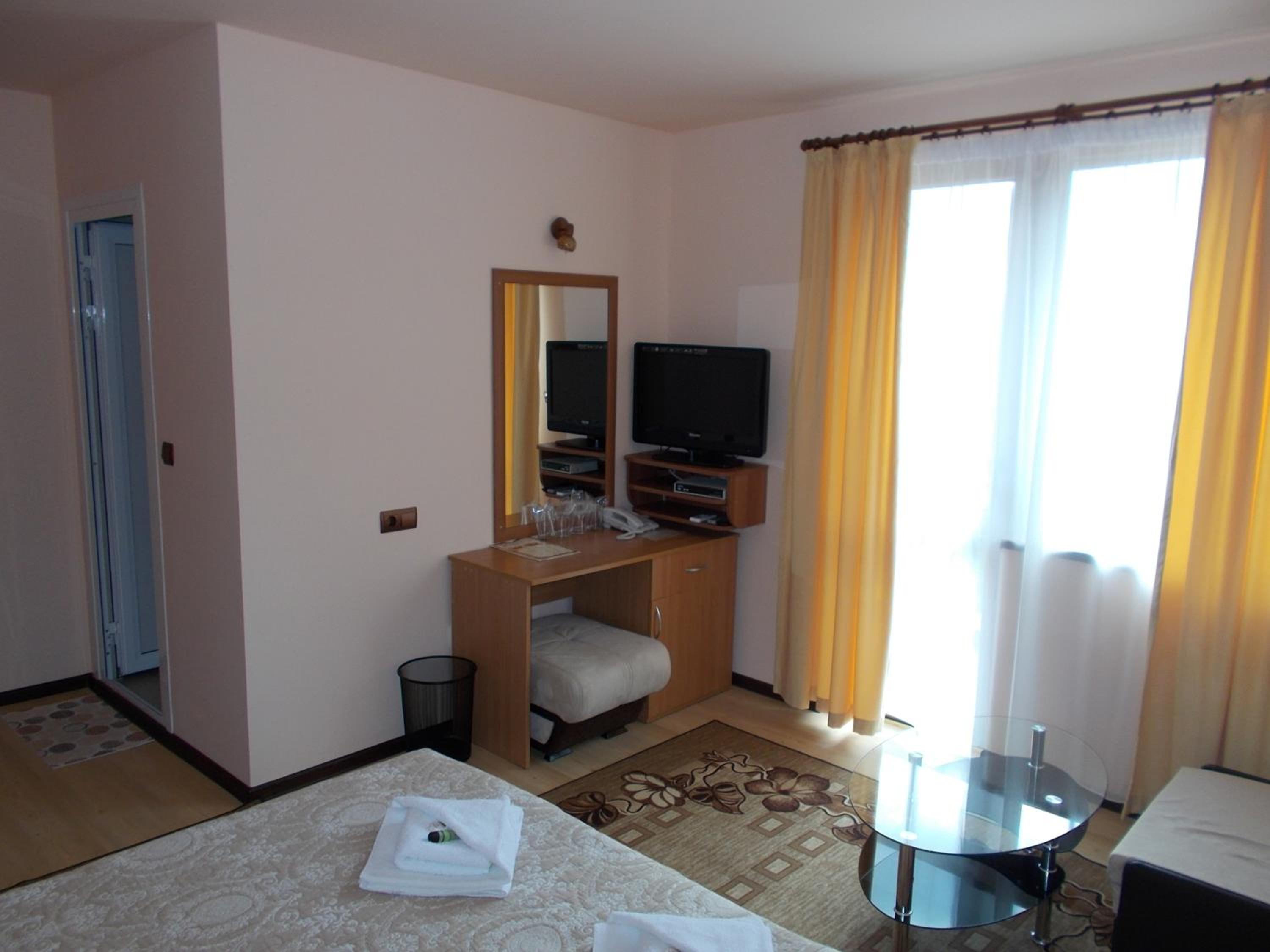 Triple Room with Pool Access photo 3