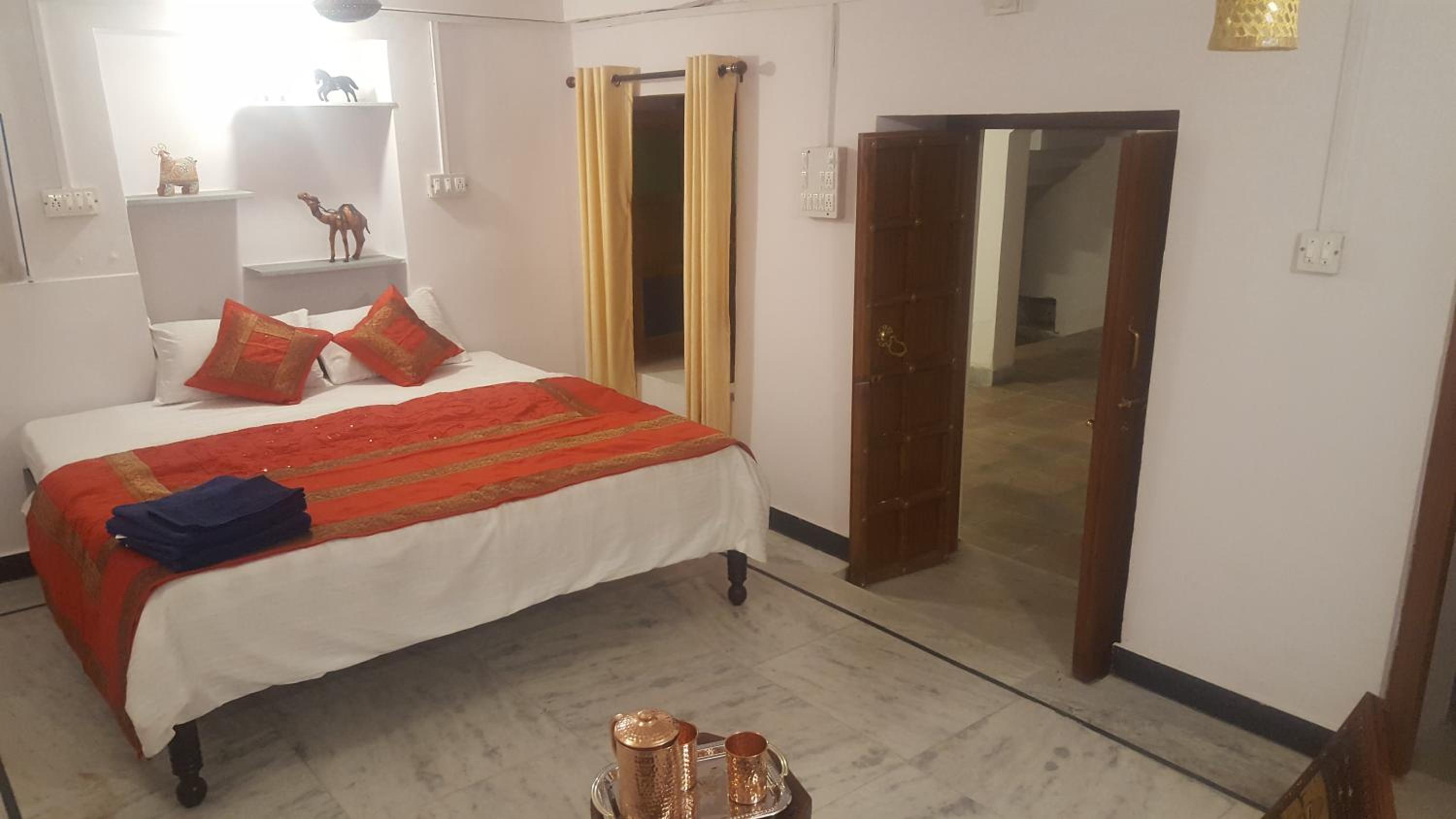 Deluxe Queen Room - Photo 13