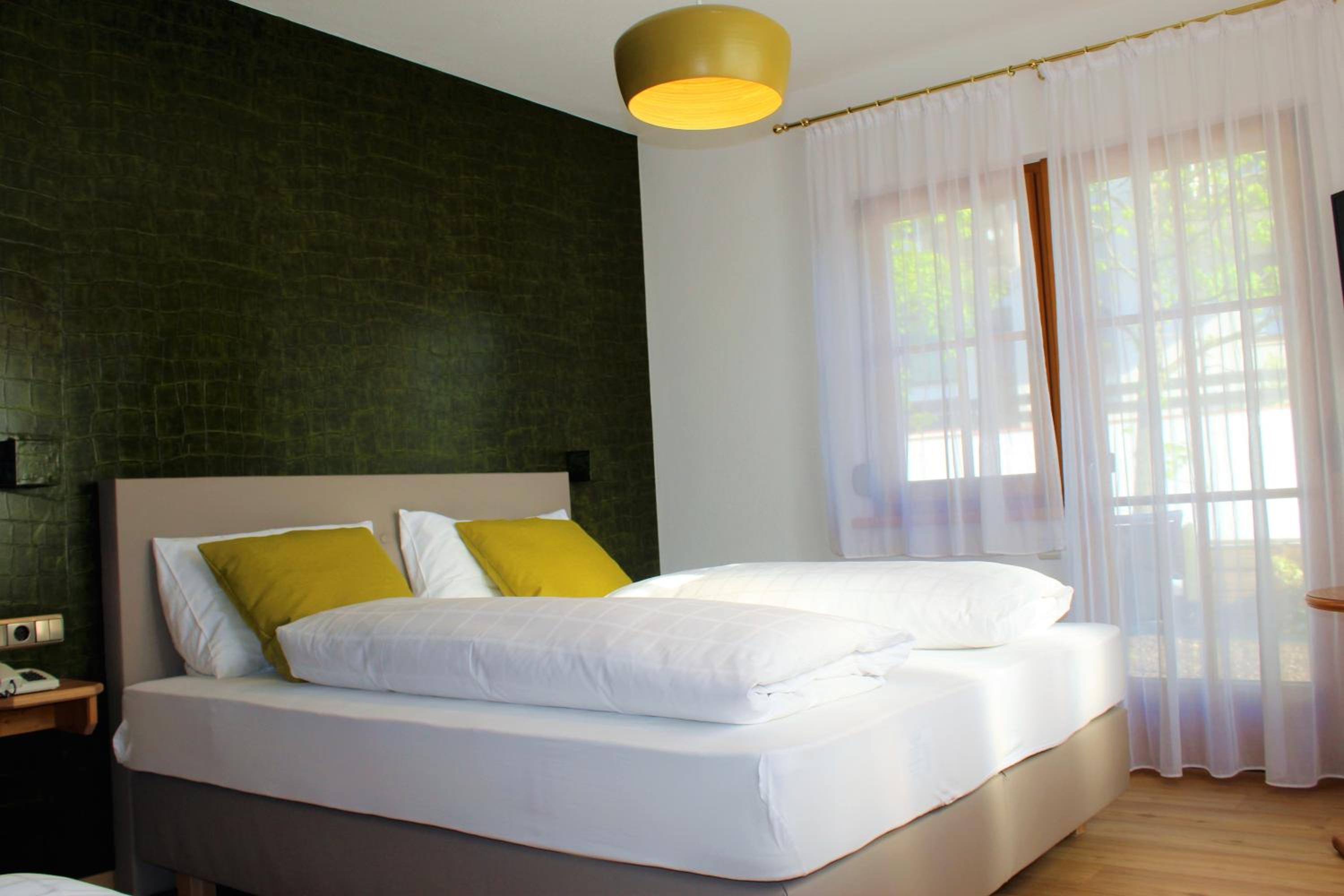 Family Room with Garden View - Photo 1