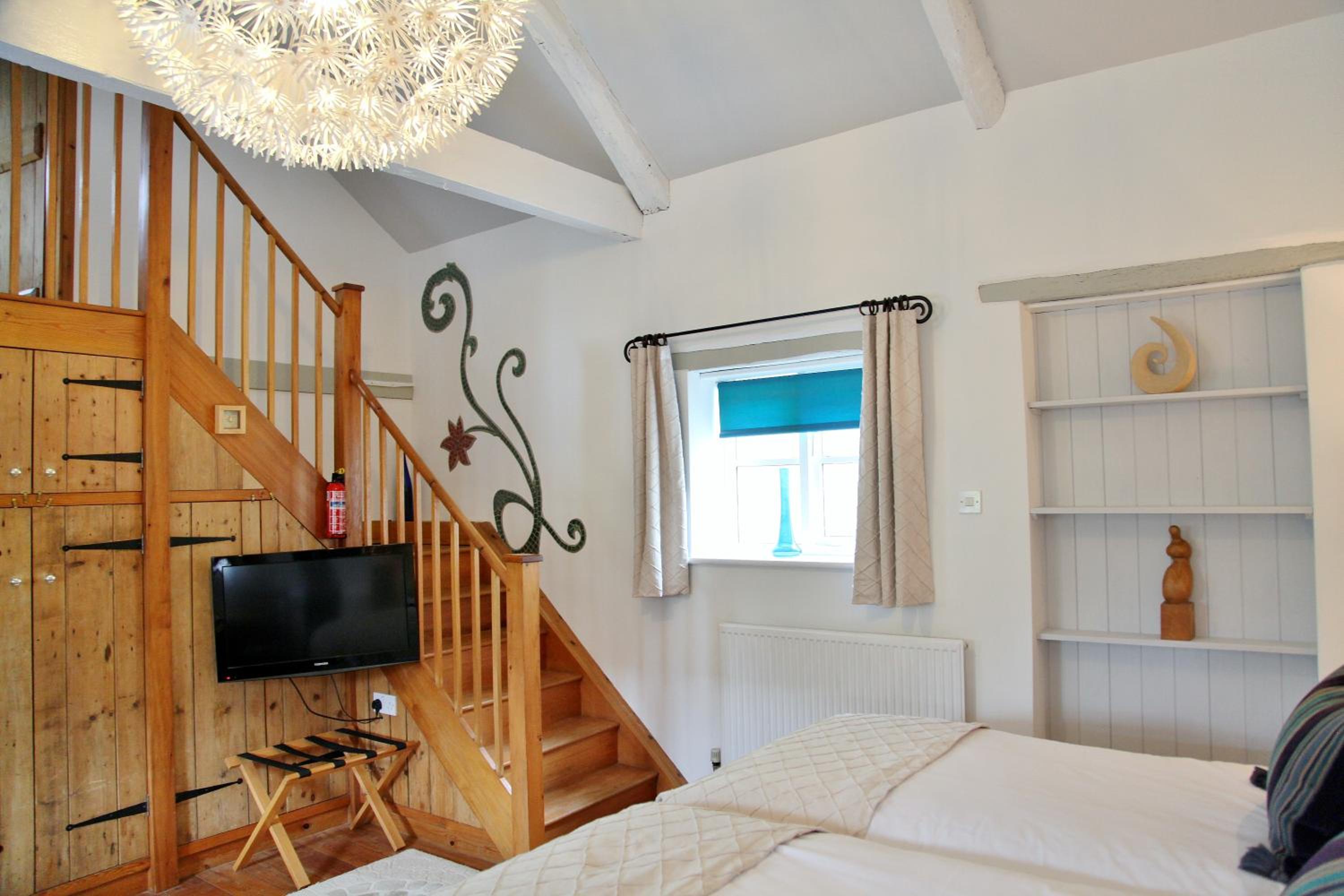 Large Double or Twin Room - Photo 1