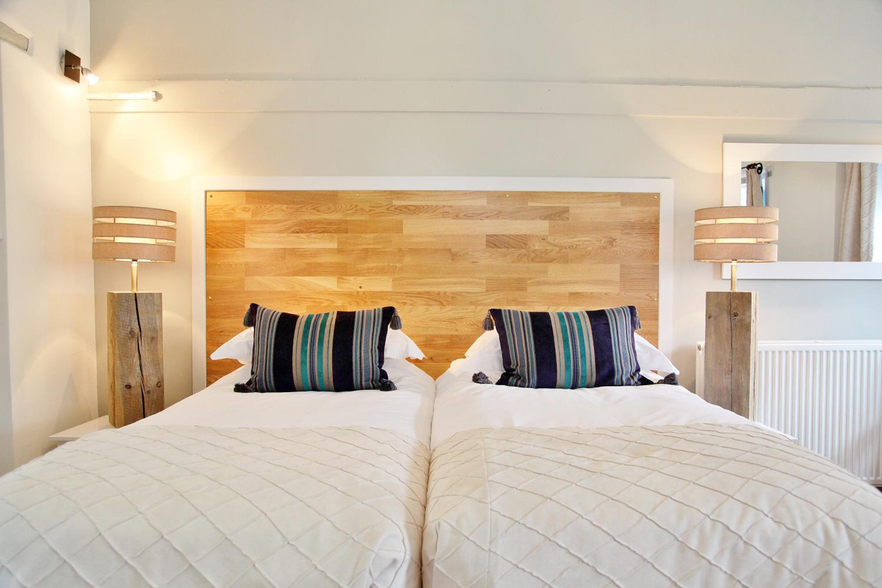 Large Double or Twin Room - Photo 2