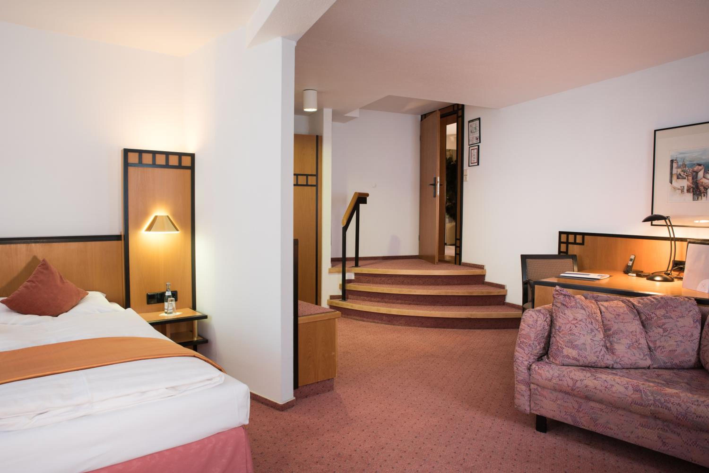 Deluxe Double Room (2 Adults + 1 Child) photo 3