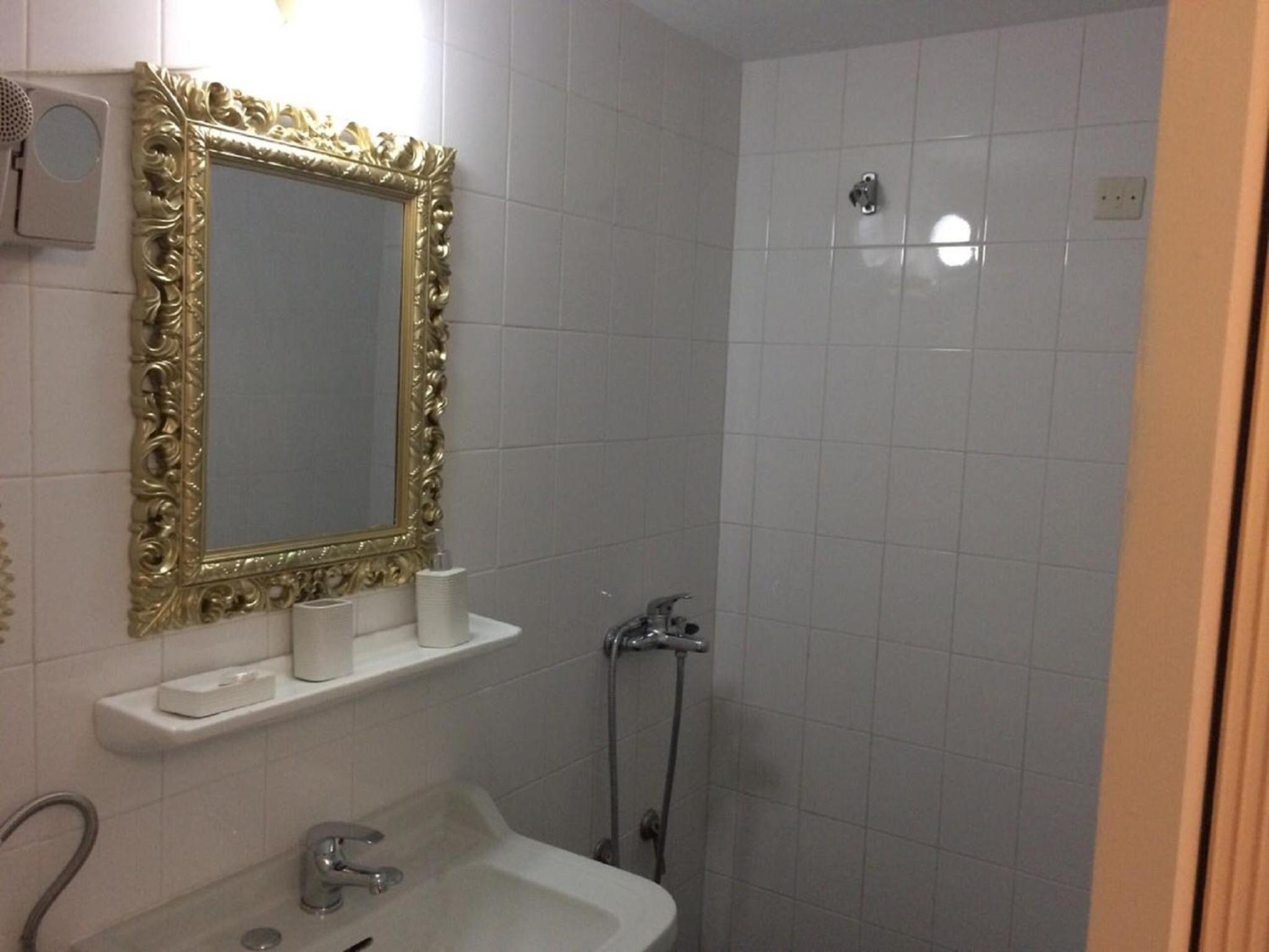 Double Room with Port View - Photo 4