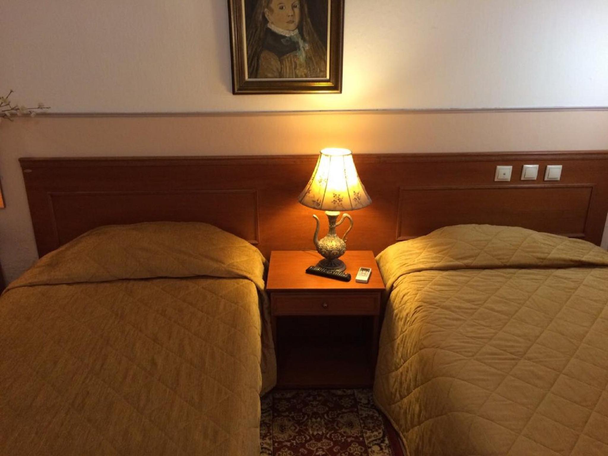 Double Room with City View - Photo 2