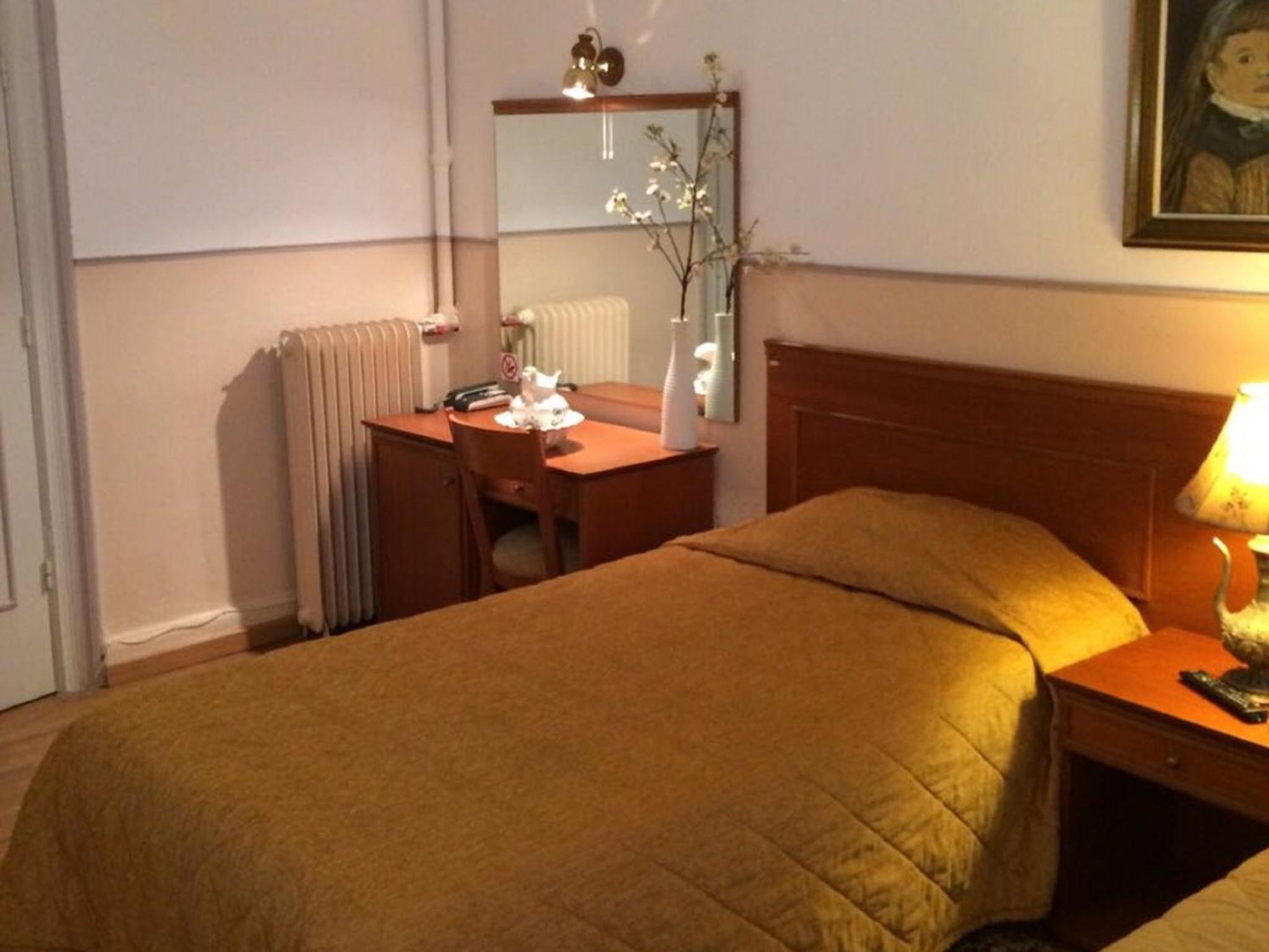 Double Room with City View - Photo 5