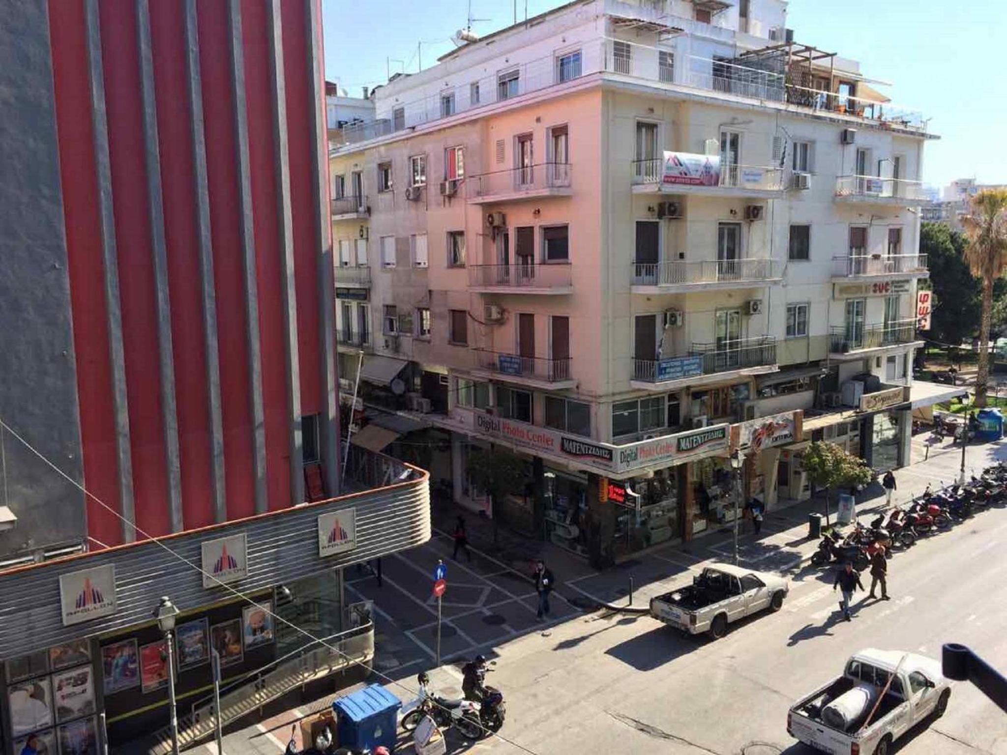 Double Room with City View - Photo 4