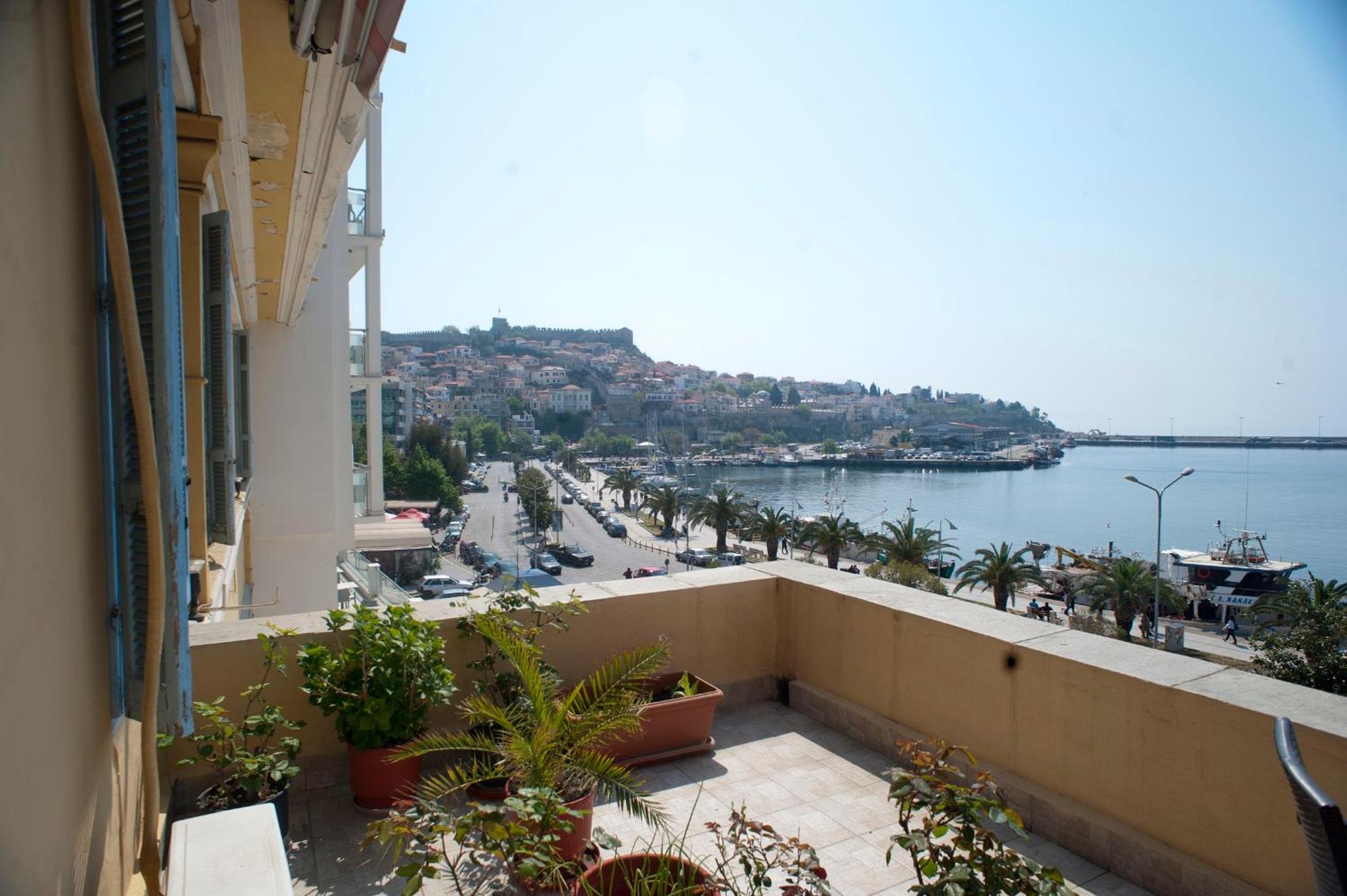 Superior Double Room with Port View - Photo 6