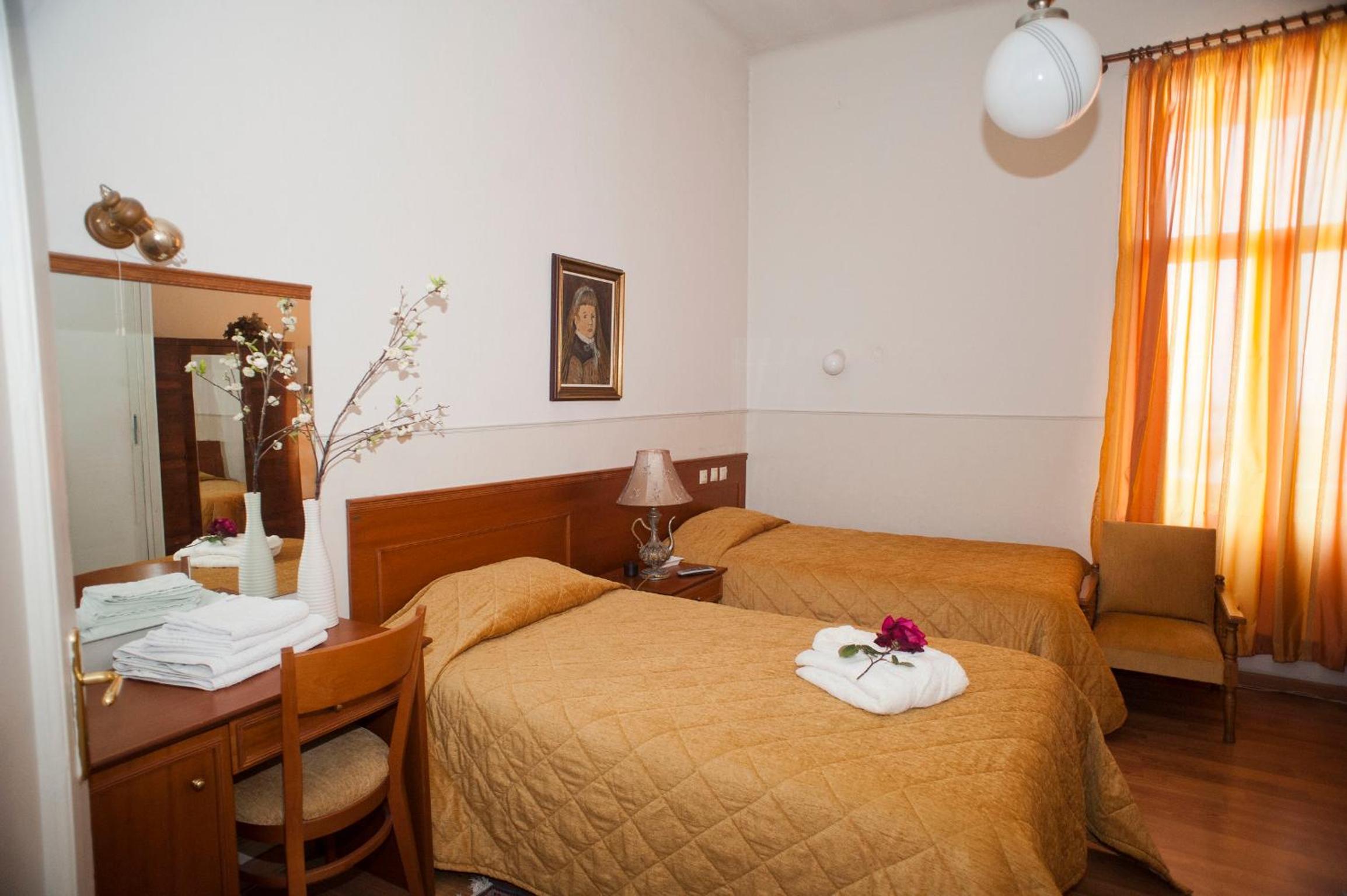 Double Room with Port View - Photo 5