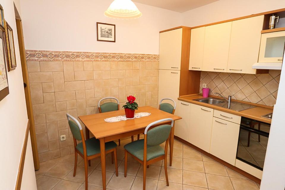 Studio Apartment - Photo 5