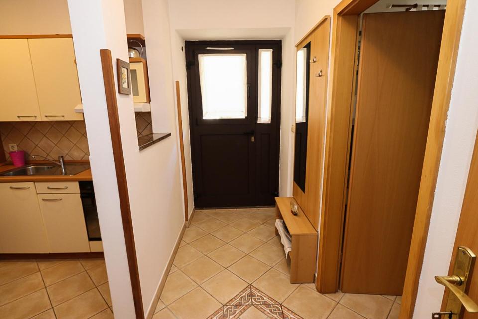 Studio Apartment - Photo 3