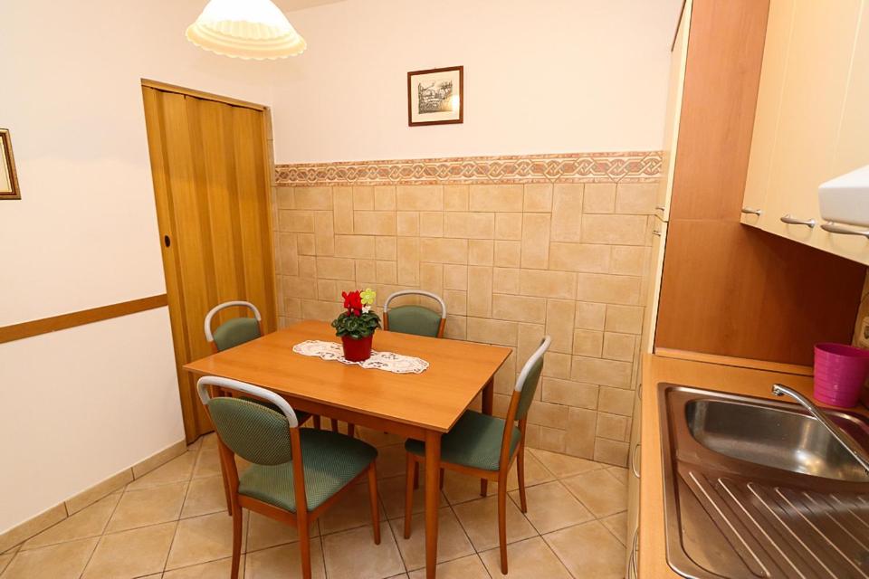 Studio Apartment - Photo 6