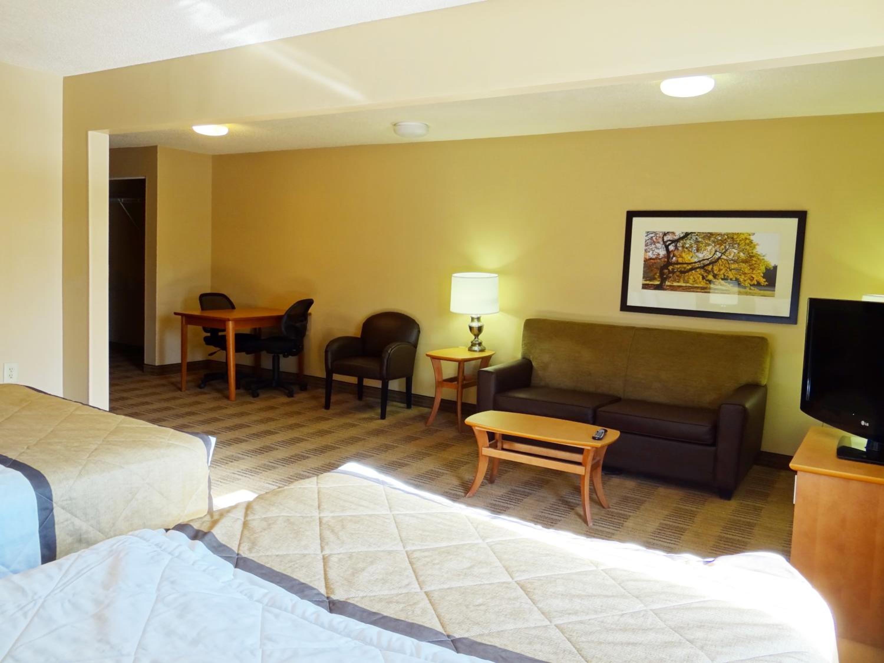 1 Queen Bed | Non-Smoking, Kitchen - Photo 10
