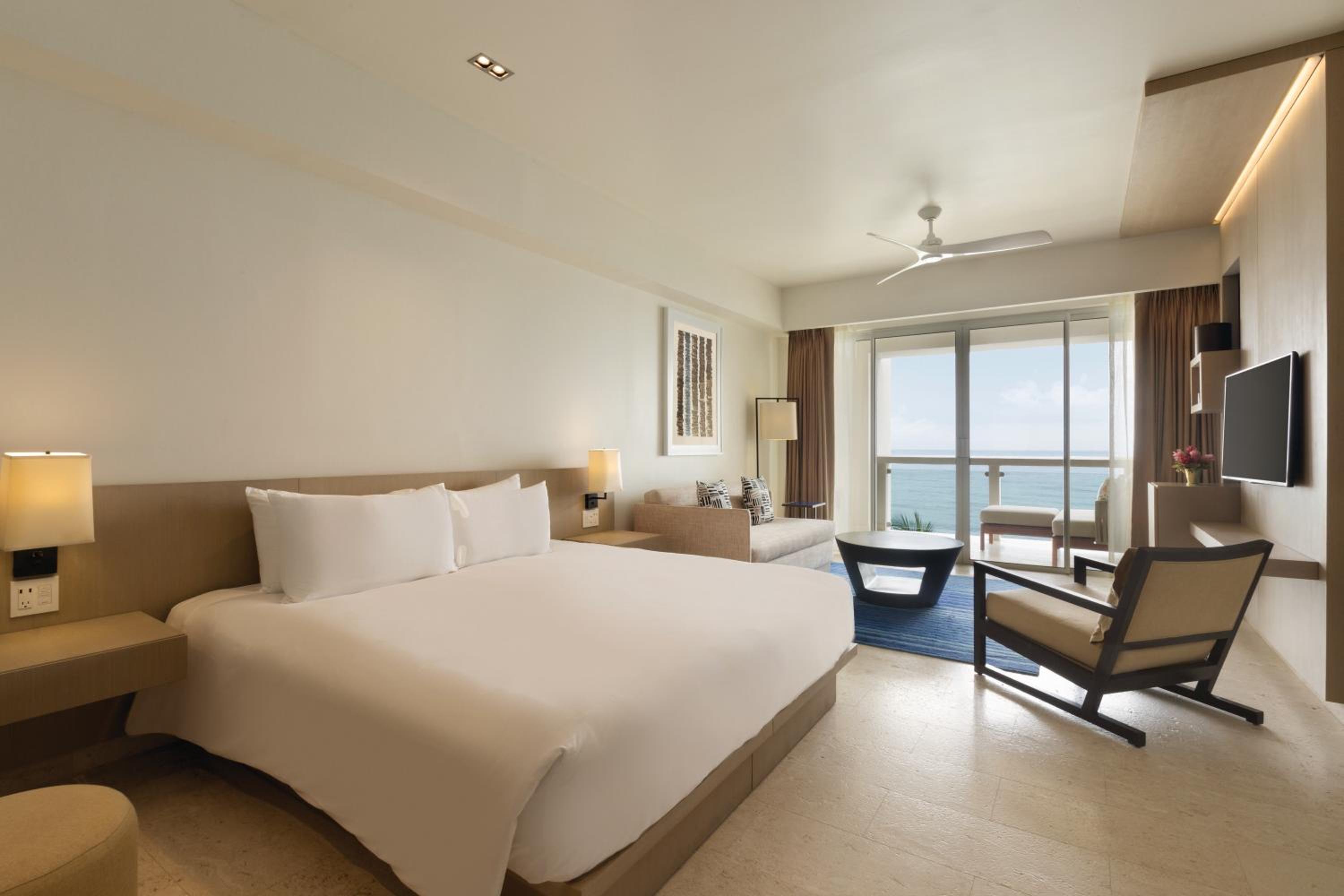 Junior King Suite - Oceanfront