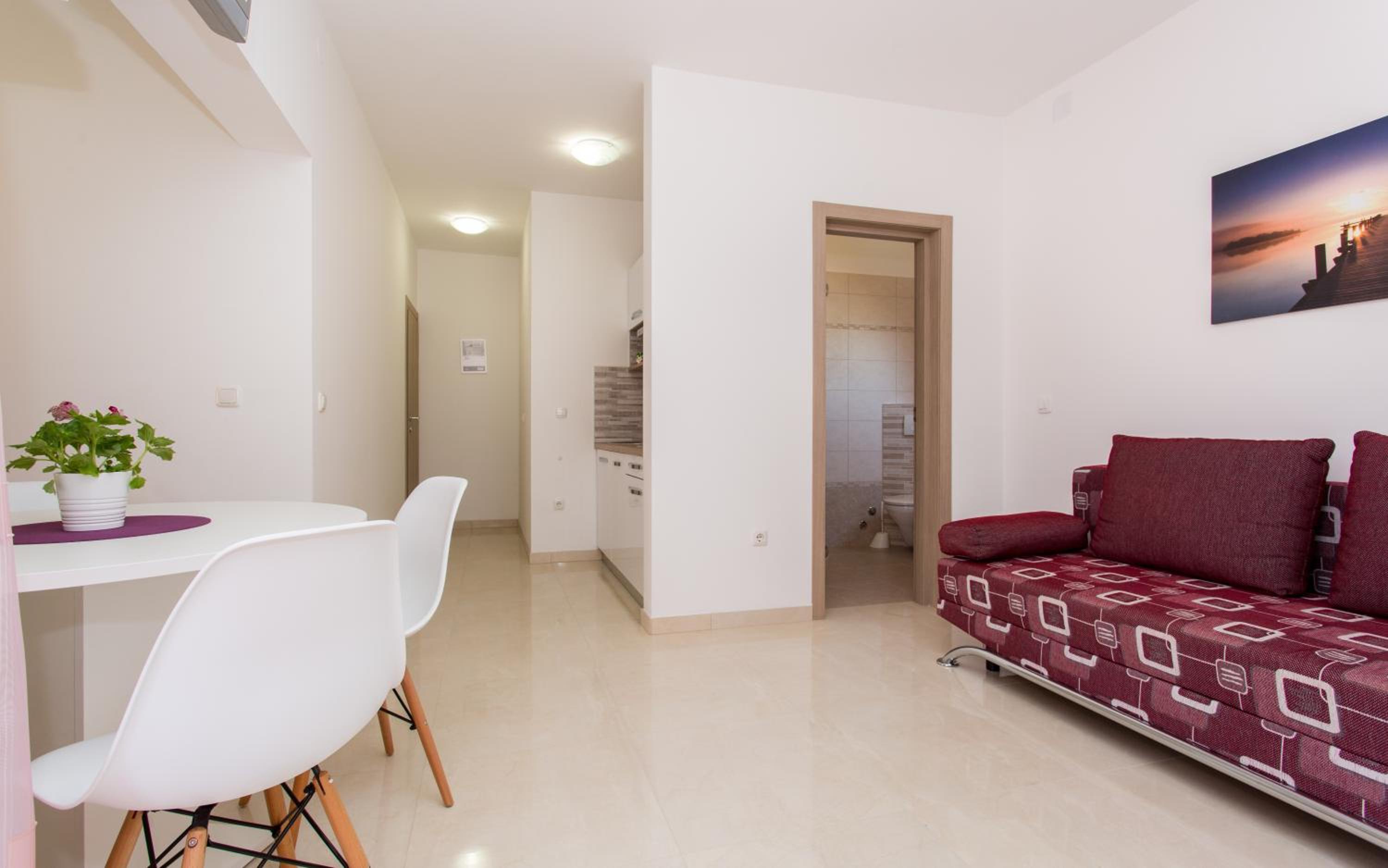 One-Bedroom Apartment photo 1