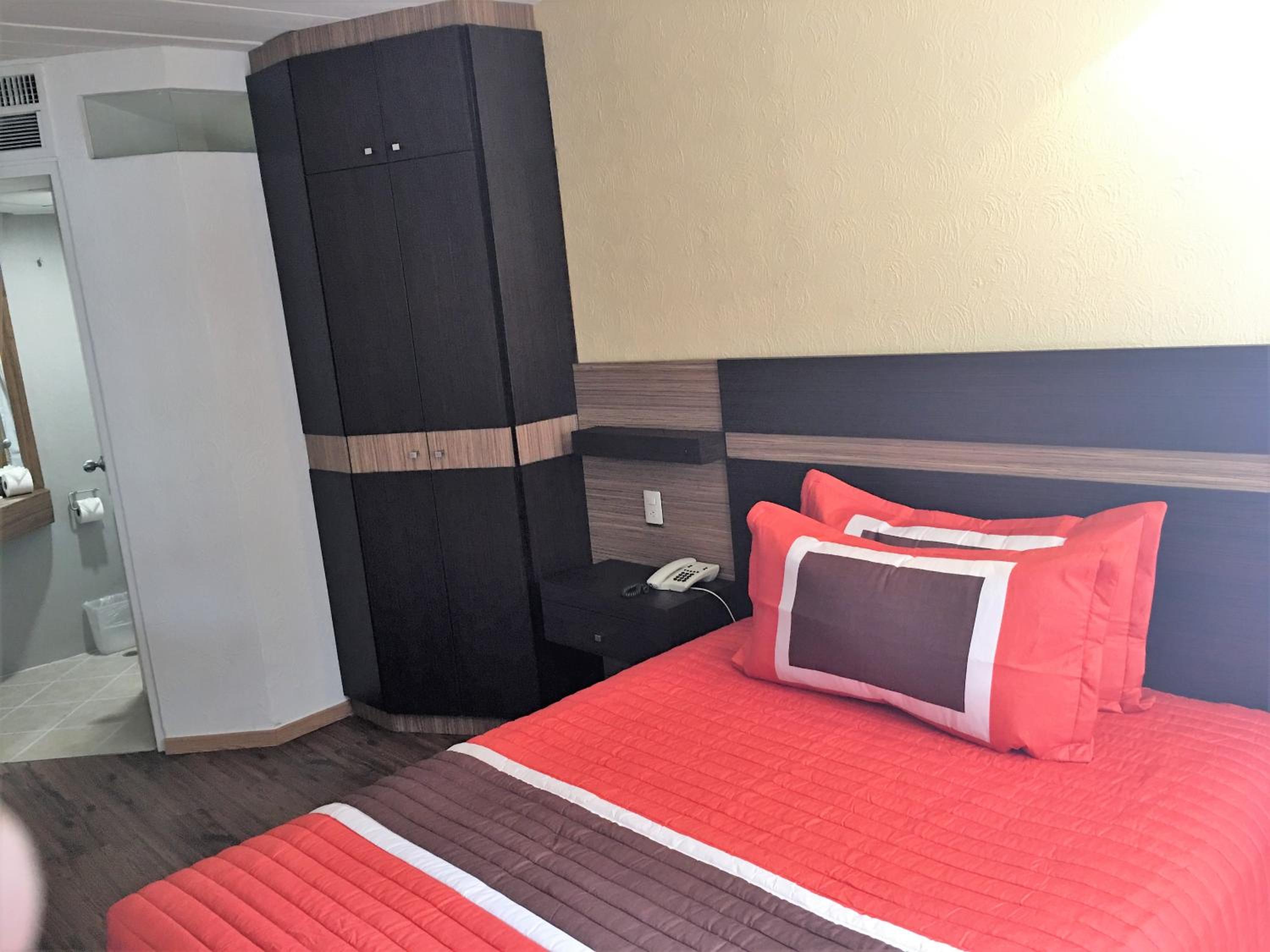 Twin Room - Photo 4