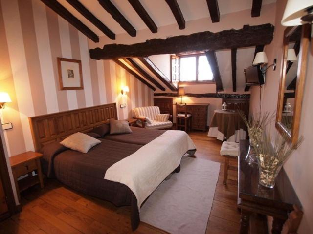Double or Twin Room photo 2