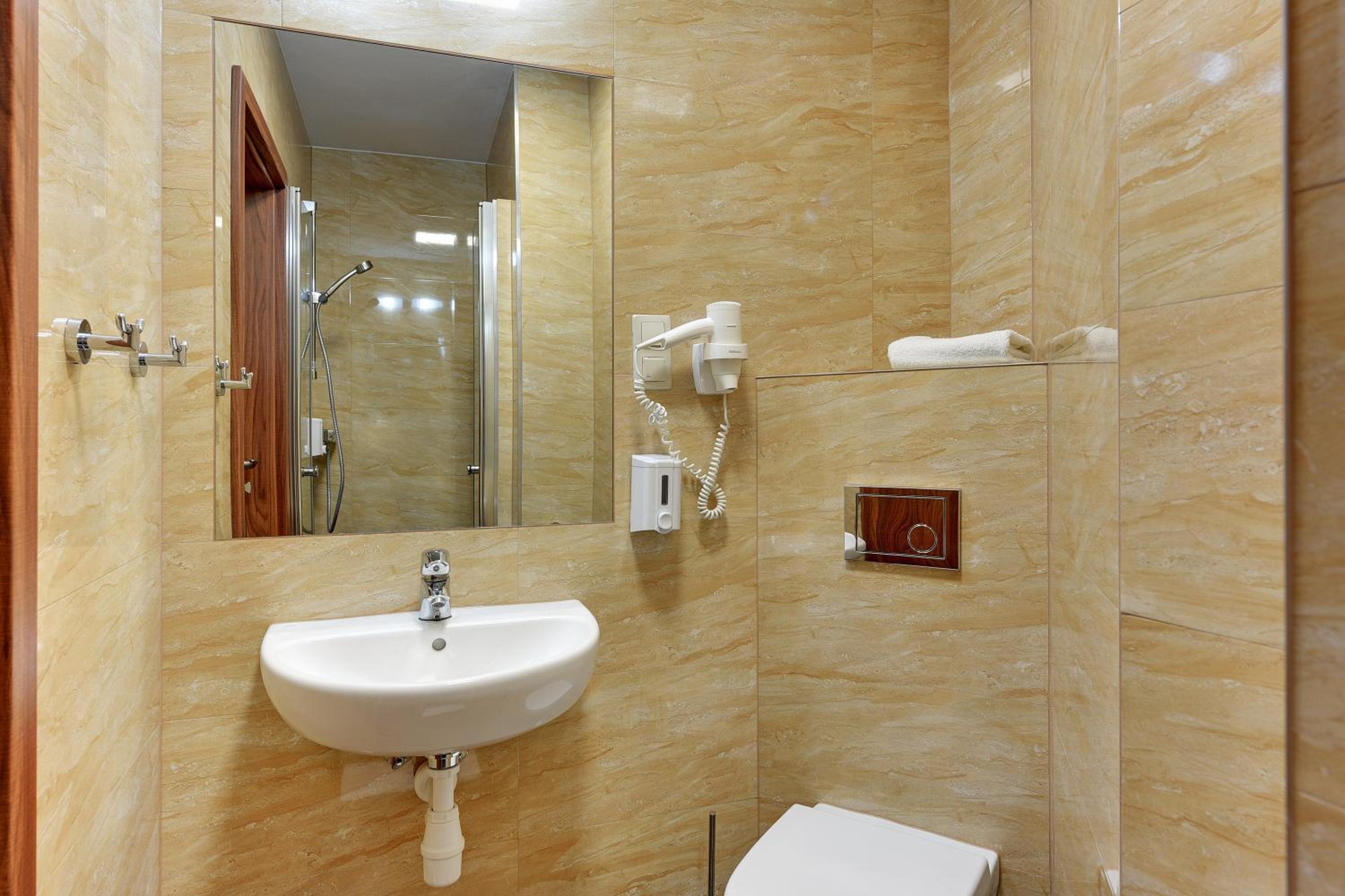 Triple Room - Photo 7