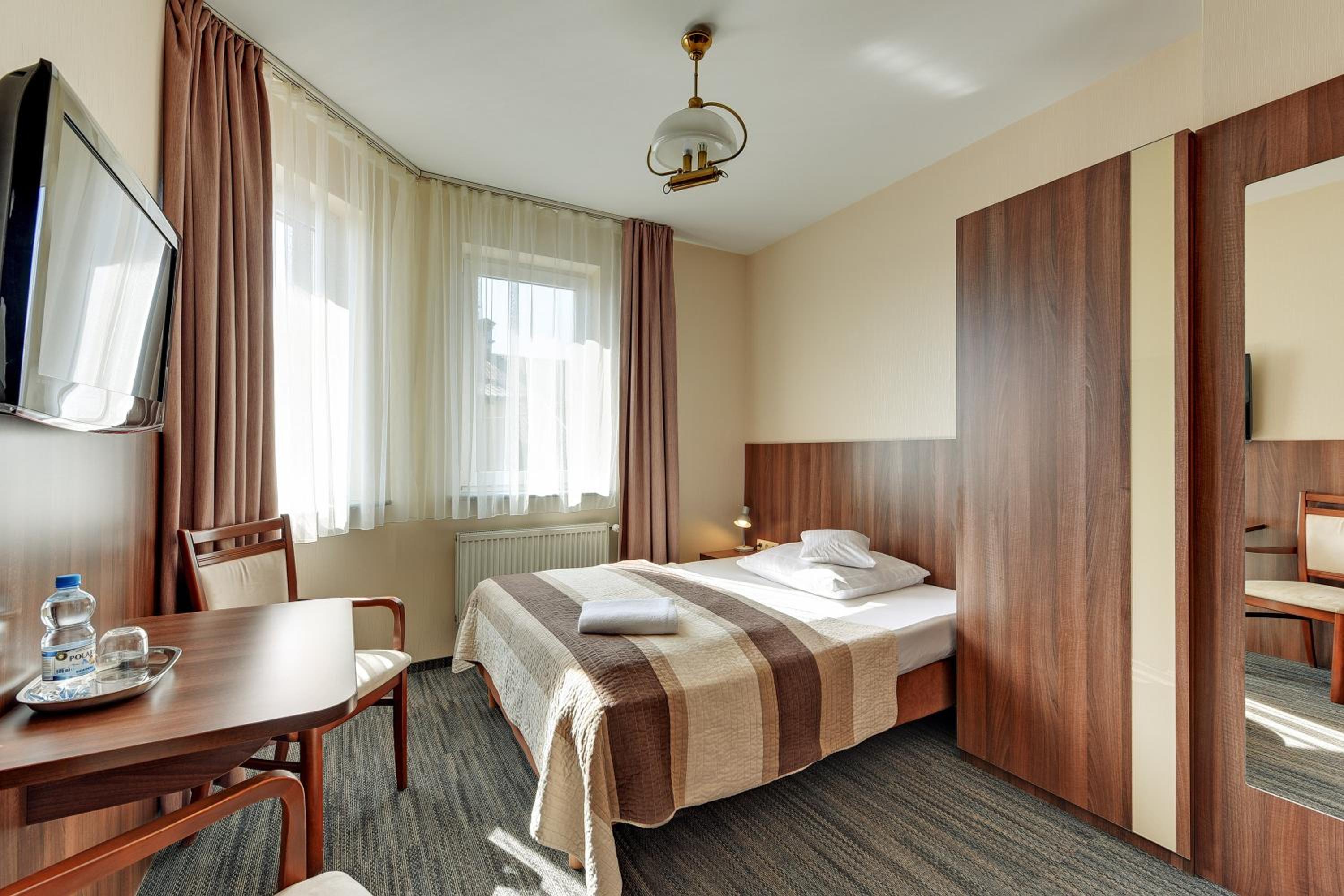 Standard Queen Room - Photo 4