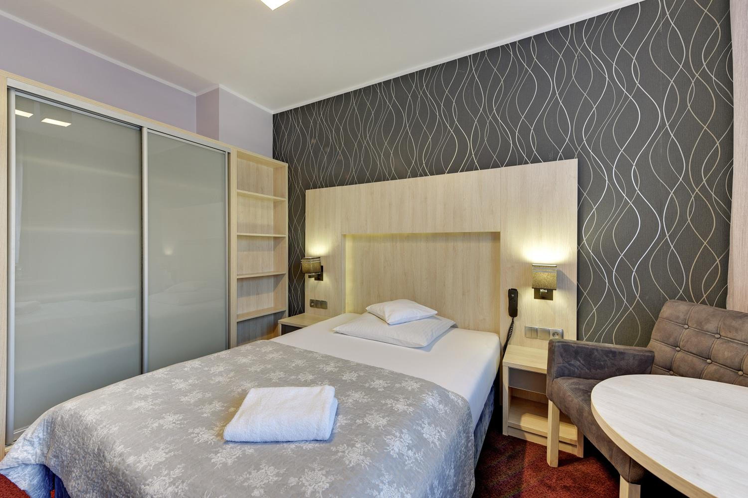 Standard Queen Room - Photo 1
