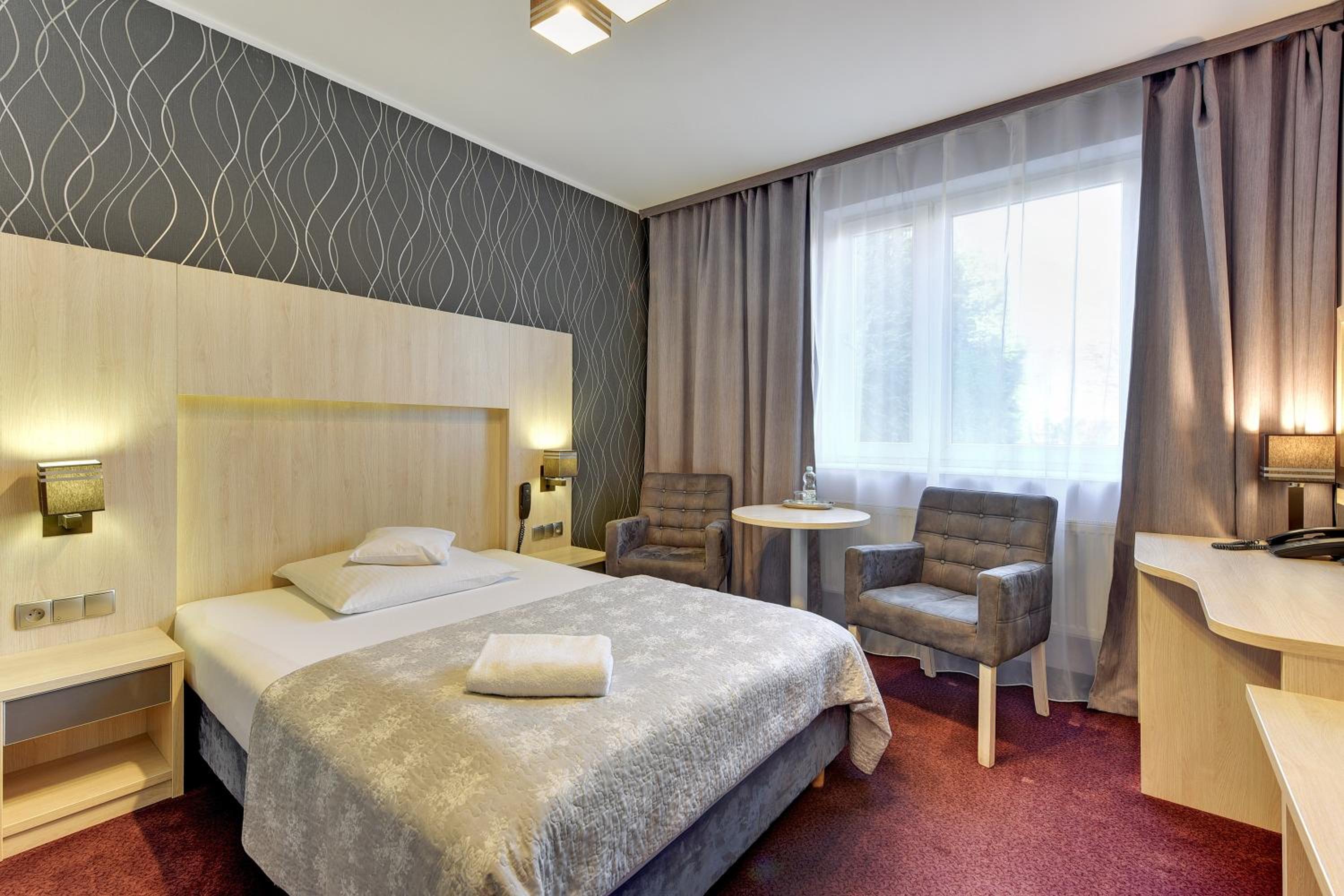 Standard Queen Room - Photo 12