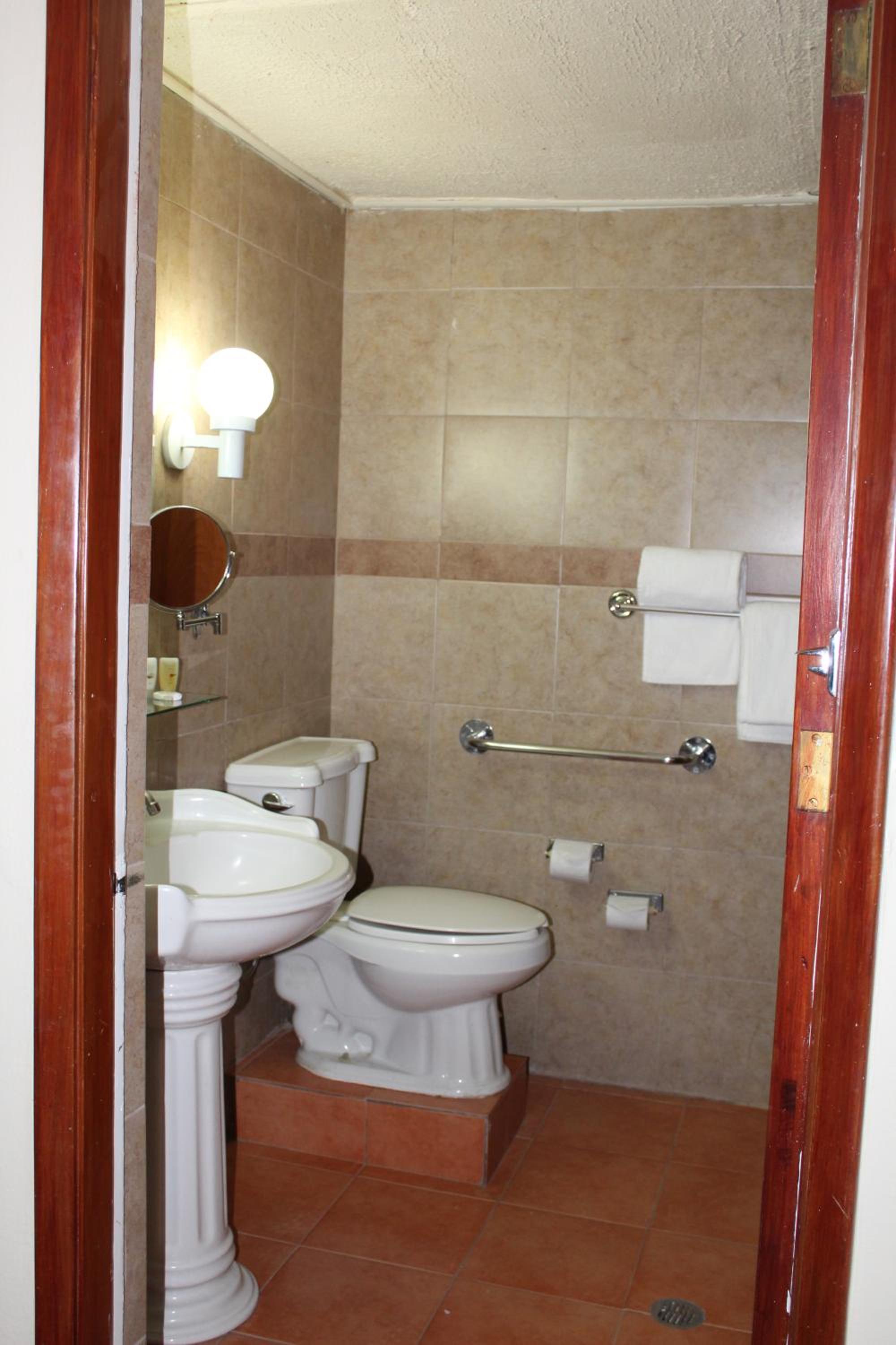 Double Room with Two Double Beds - Disability Access/Non-Smoking photo 3