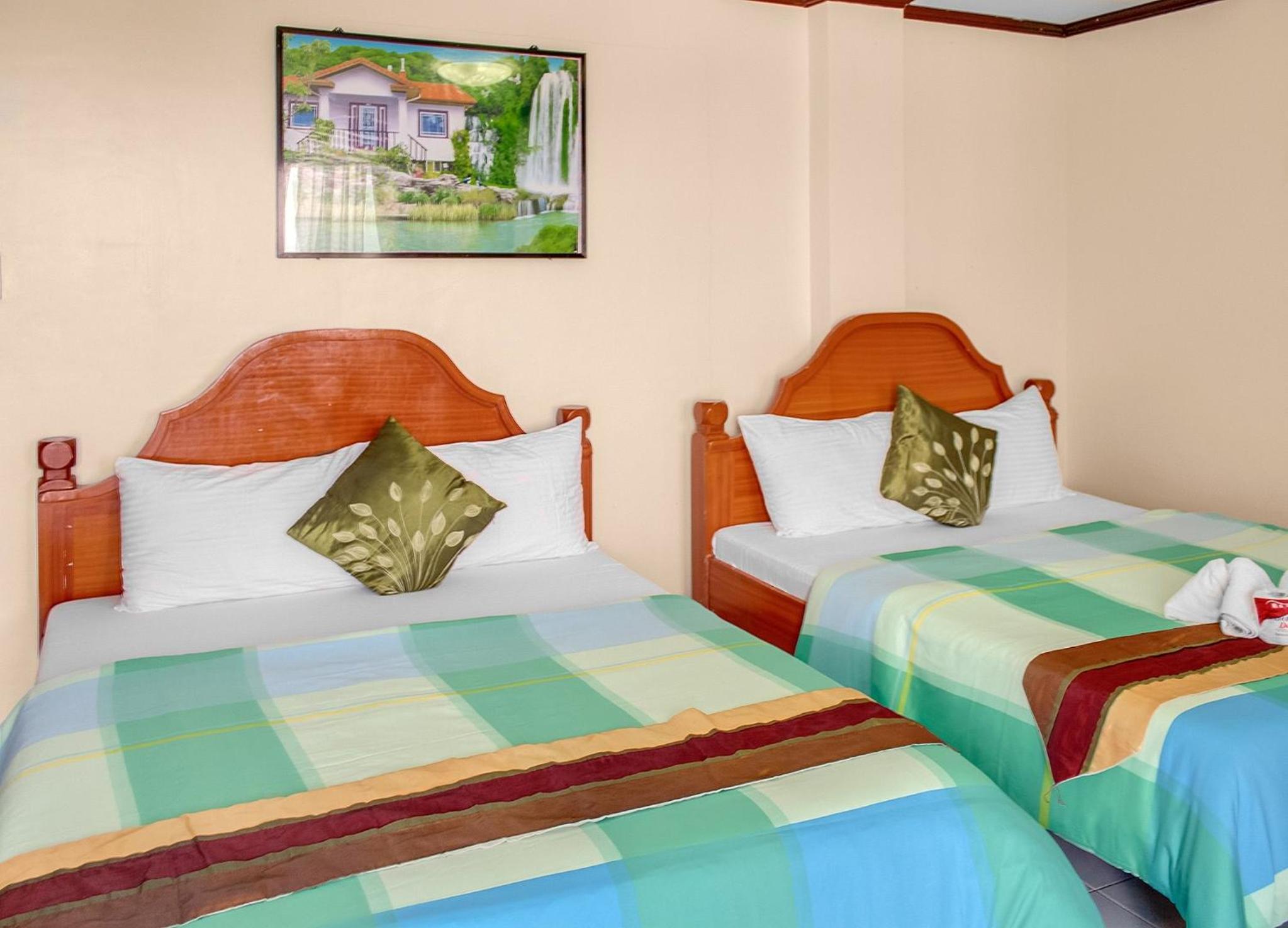 Deluxe Suite with Sea View - Photo 4