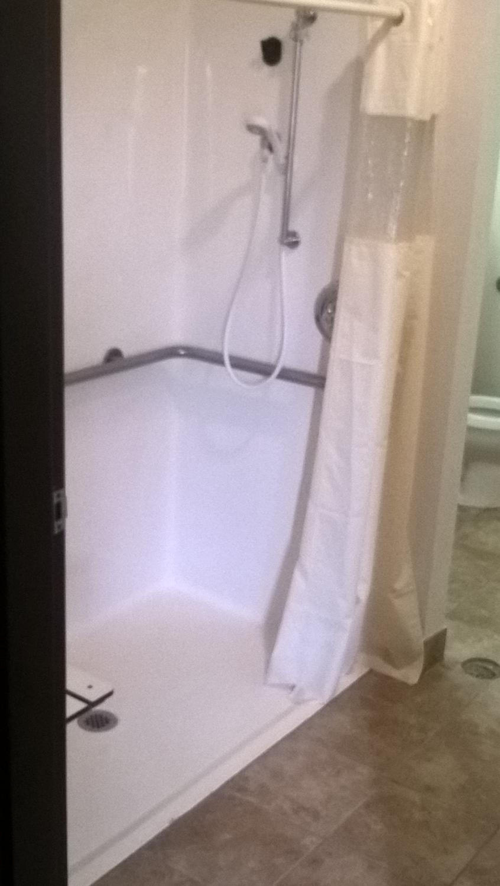 King Room with Roll-in Shower - Mobility Access/Non-Smoking - Photo 3