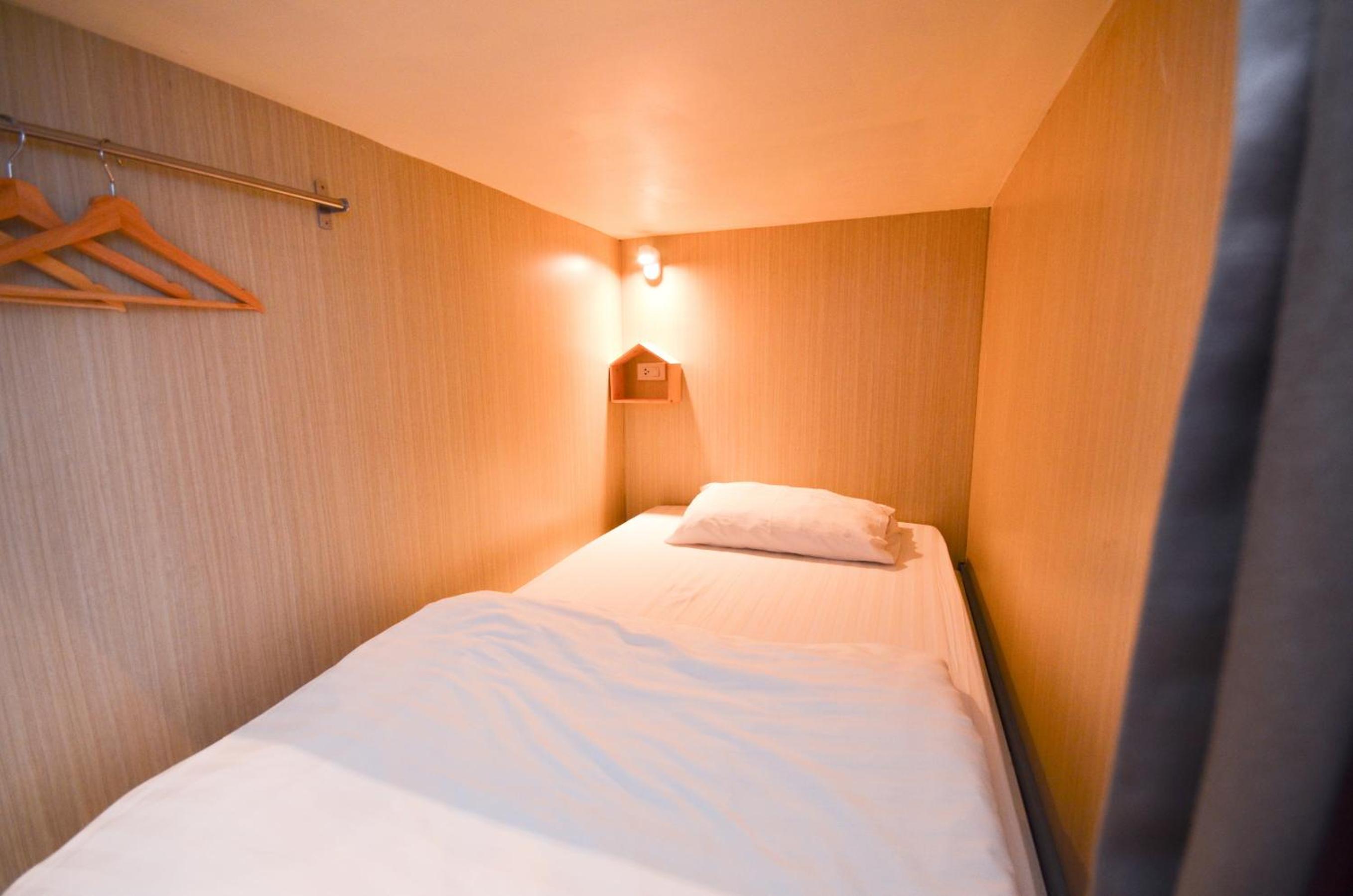 Bed in 8-Bed Mixed Dormitory Room photo 1