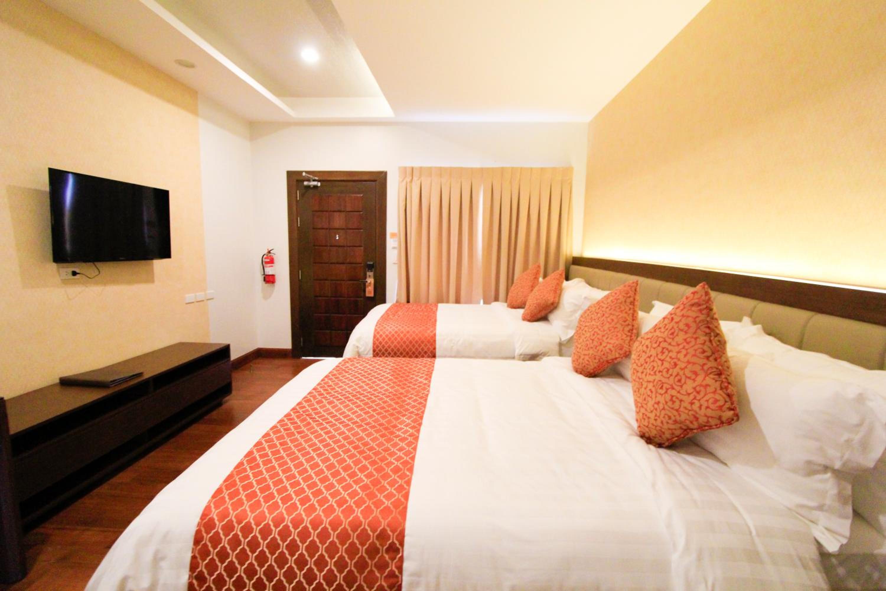 Premier Twin Room with Pool View photo 2