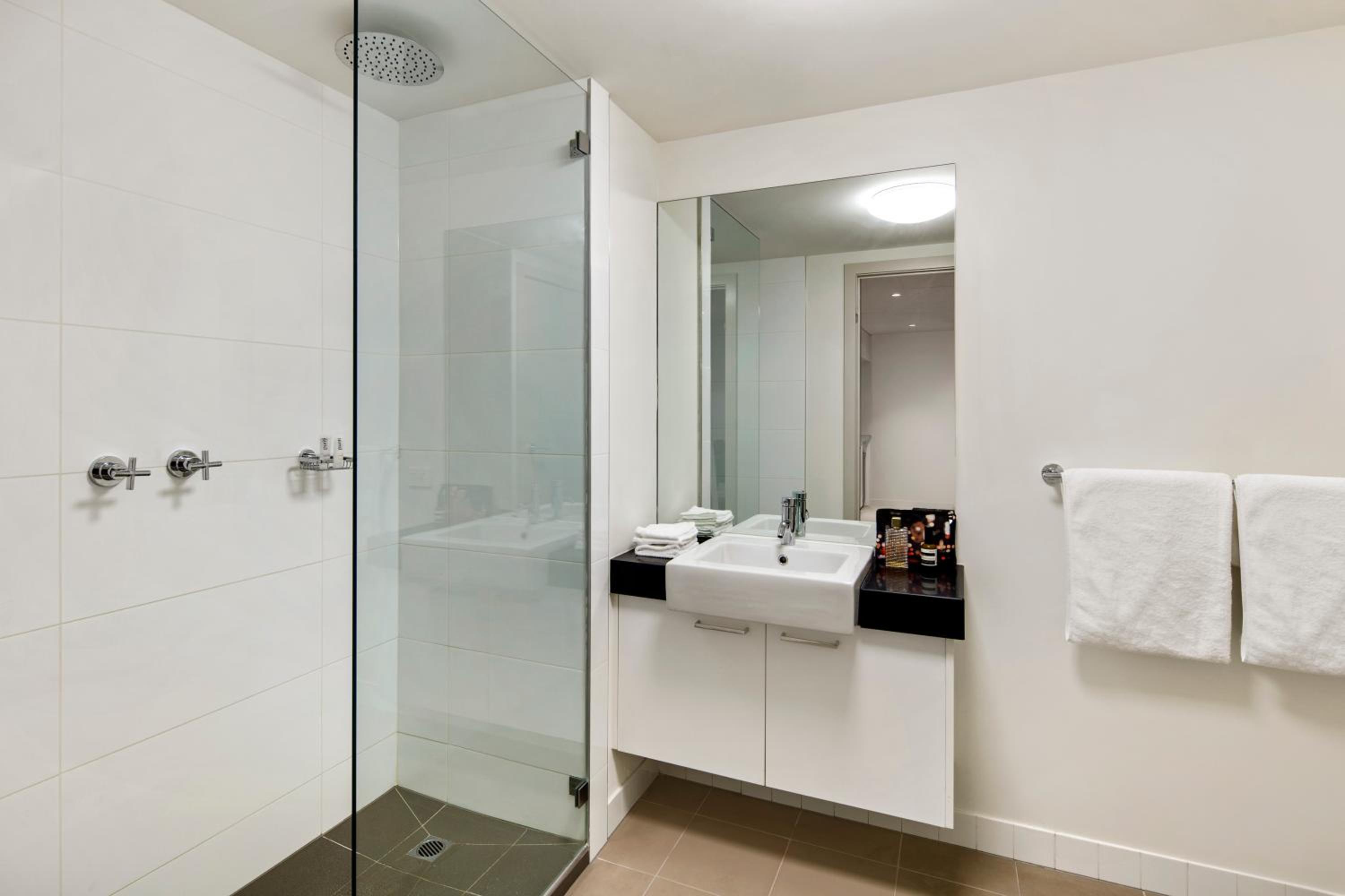 Studio Apartment - Photo 2