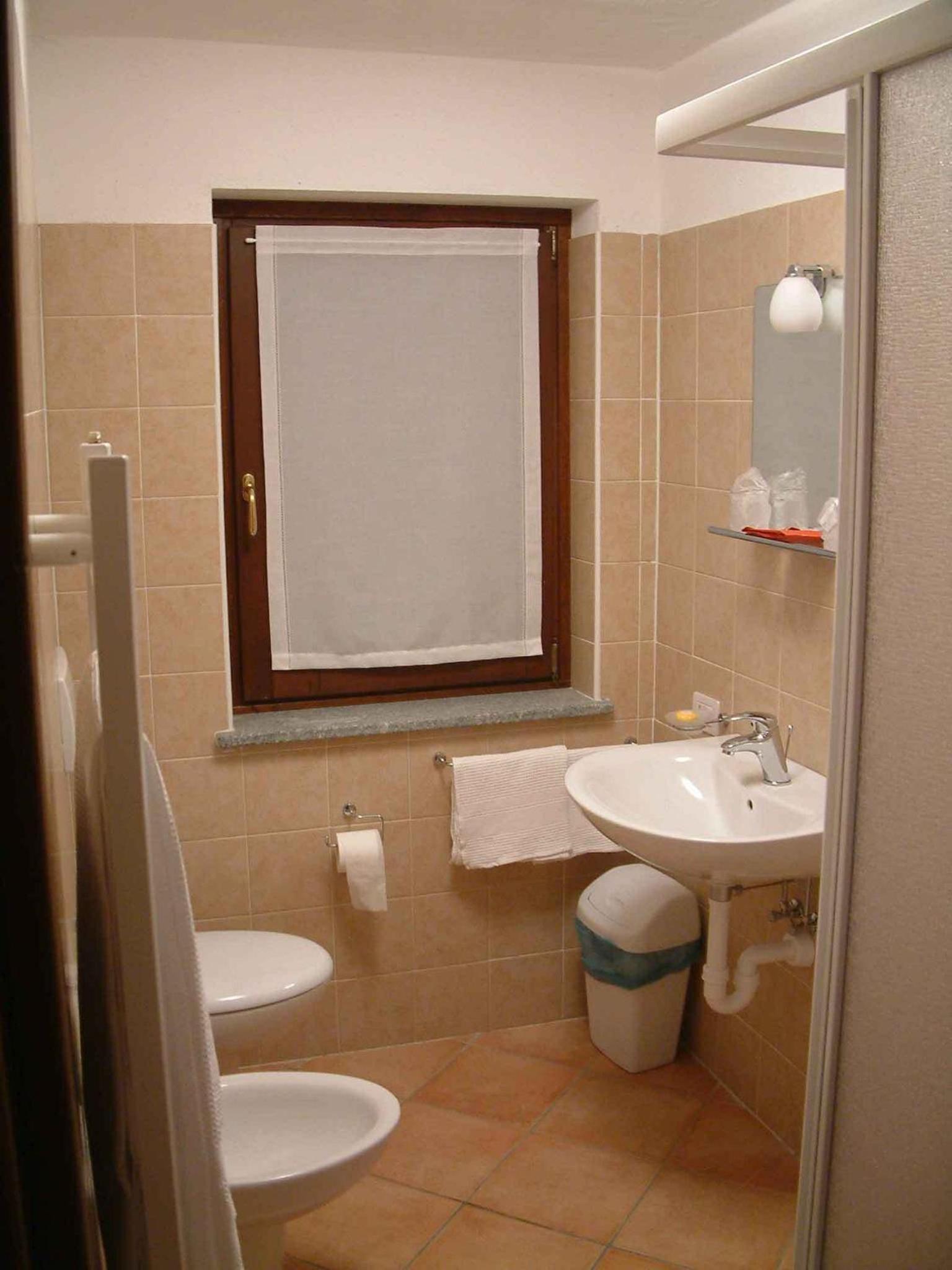 Double or Twin Room with Shower - Photo 7